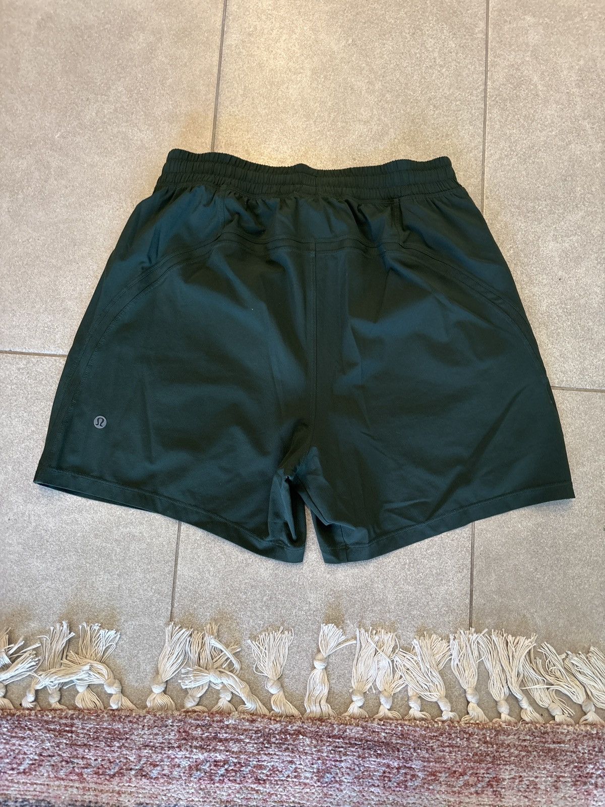 Lululemon Lululemon Shorts Pine Green 4.5" Inseam Size US 30 / EU 46 - 2 Thumbnail