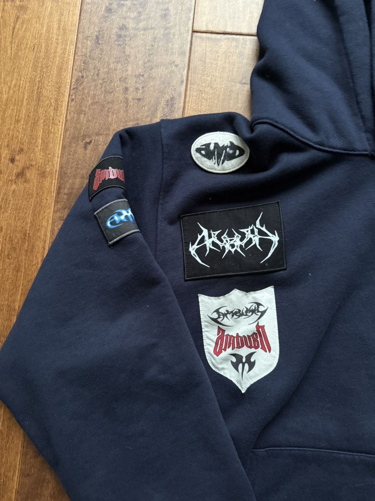 パーカー・フーディ Ambush Logo Patch Mockneck Sweatershirt AMBUSH® - Patch Hoodie | HBX - Globally Curated Fashion and