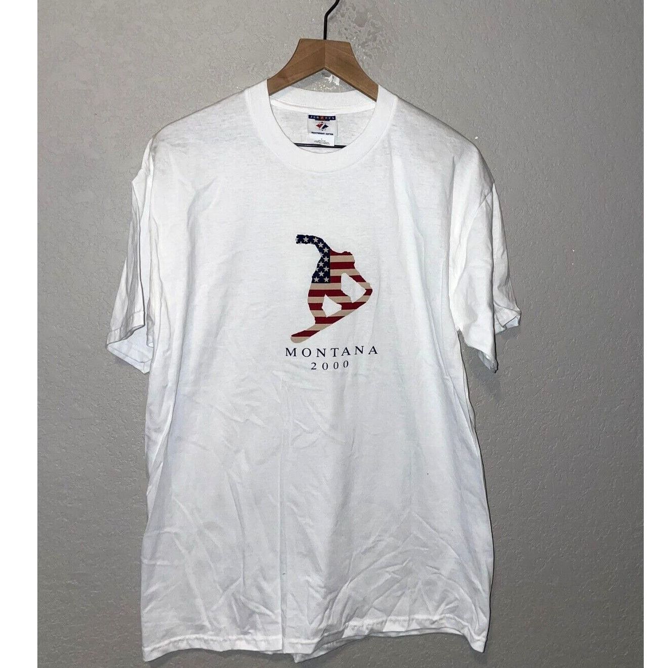 Jerzees Montana Snowboarding Shirt Patrotic Graphic White L TeeY2K Size US L / EU 52-54 / 3 - 1 Thumbnail