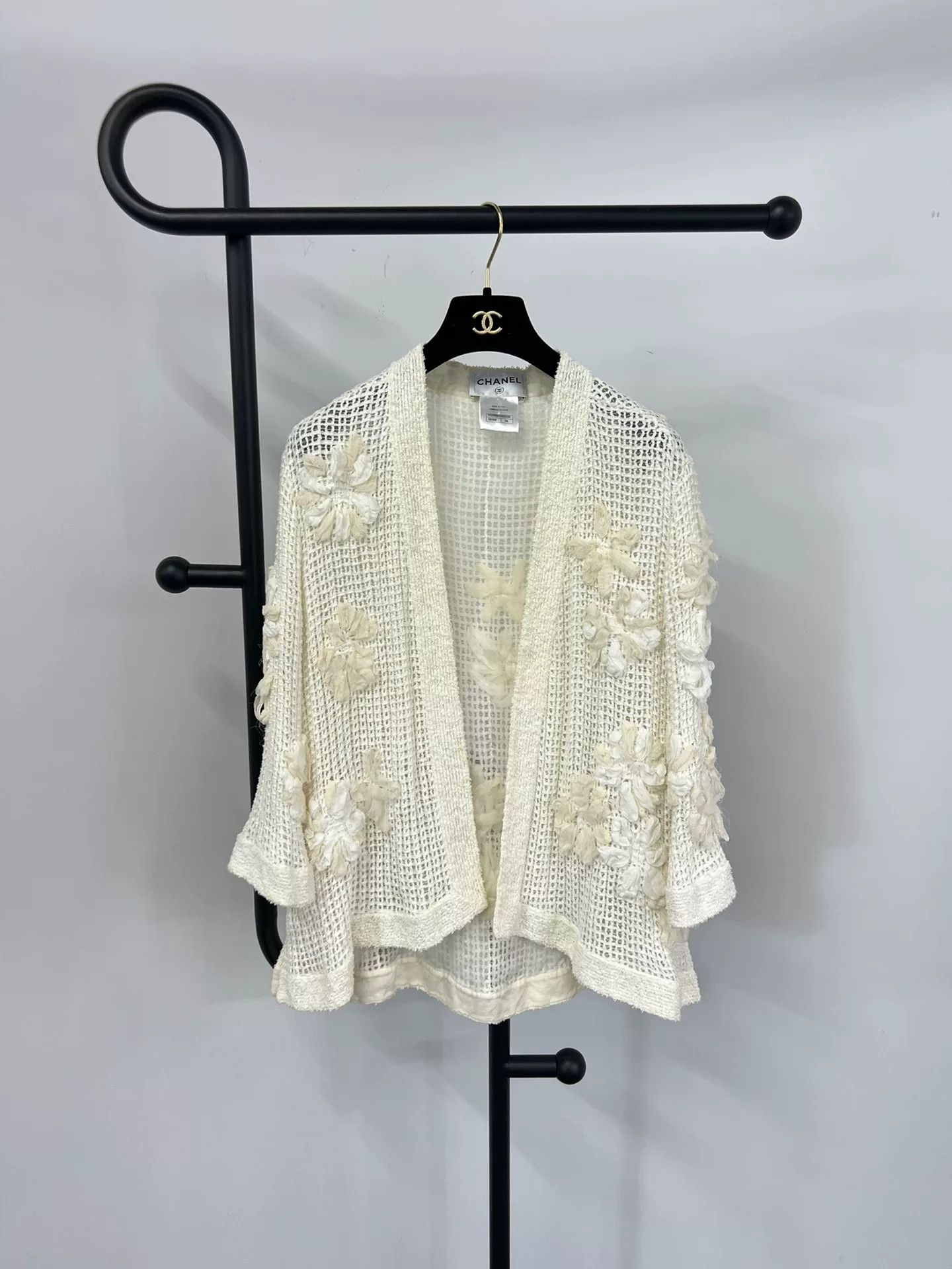 Chanel Chanel White Silk Camellia Cardigan Size XXS / US 00 / IT 34 - 1 Thumbnail