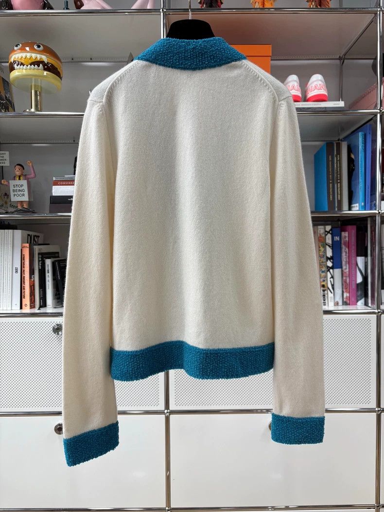 Chanel Chanel Cashmere lion head button classic cardigan coat Size XS / US 0-2 / IT 36-38 - 2 Thumbnail