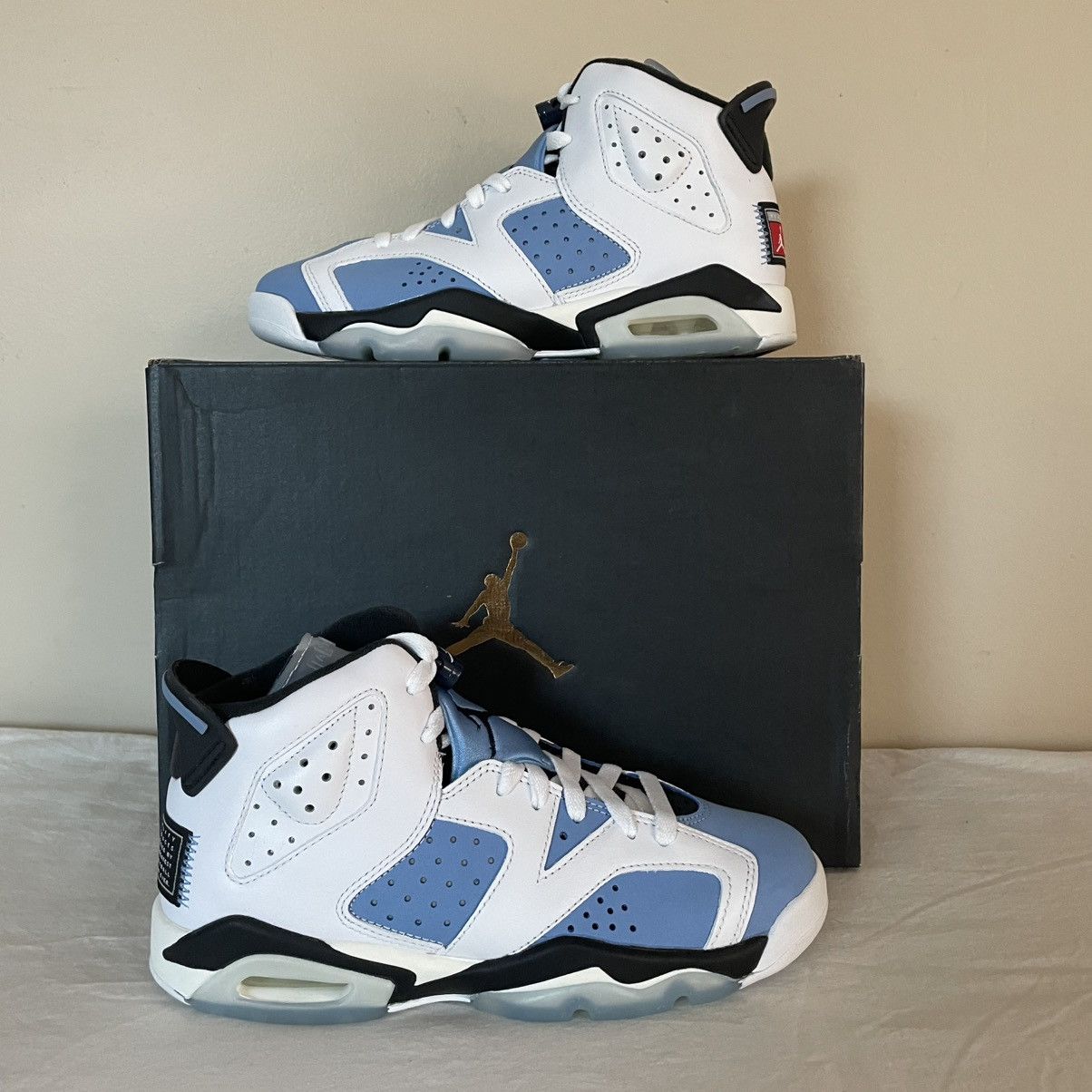 Jordan Brand × Nike Nike Air Jordan 6 Retro UNC Mens US Size 5.5 384665-410 Size US 5.5 / EU 38 - 1 Thumbnail