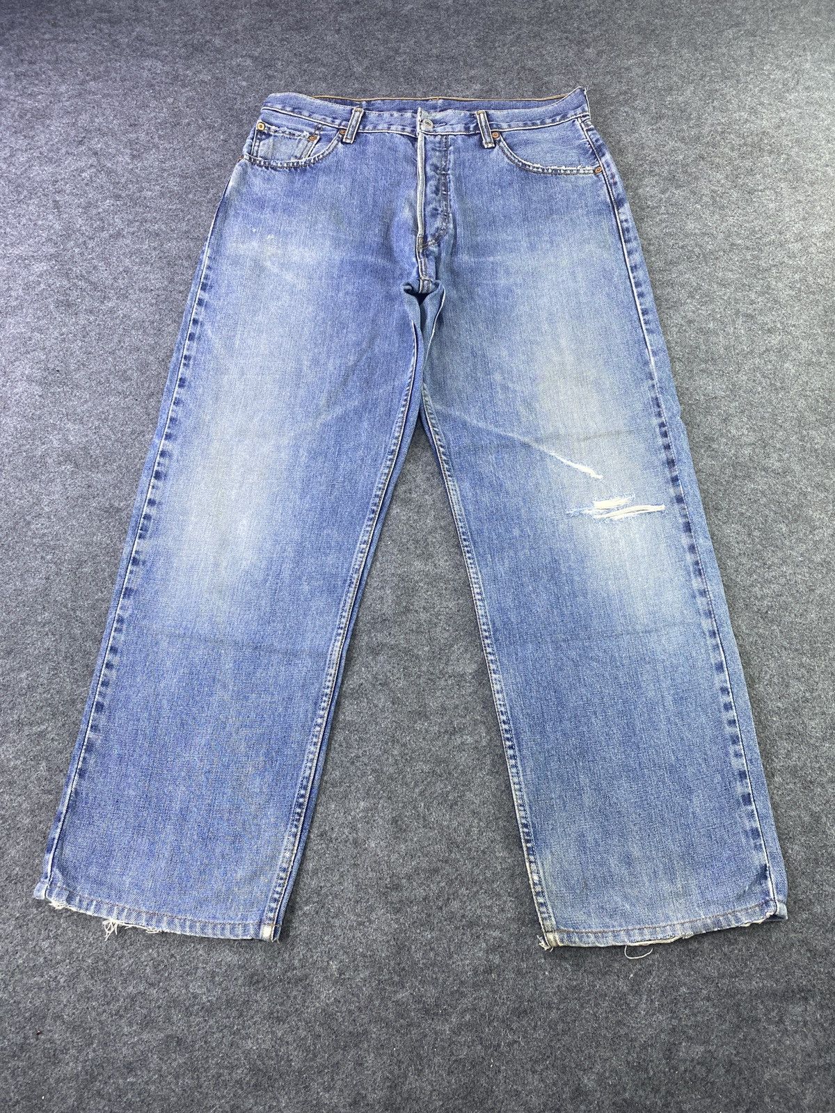 Jean × Levi's × Vintage VINTAGE LEVIS 513 DISTRESS BLUE WASH JEANS - J912 Size US 34 / EU 50 - 2 Thumbnail
