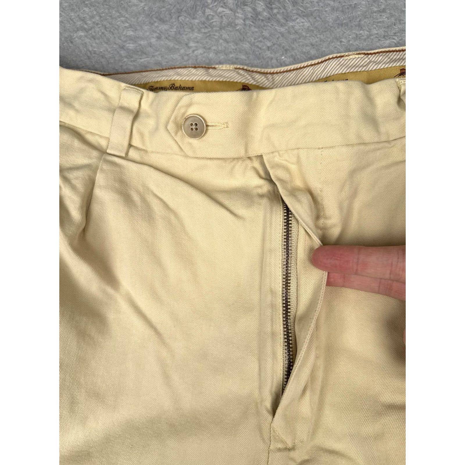 Tommy Bahama Tommy Bahama Shorts Mens 34 Khaki Silk Cotton Pleated Chino Zip Fly Herringbone Size US 34 / EU 50 - 6 Thumbnail
