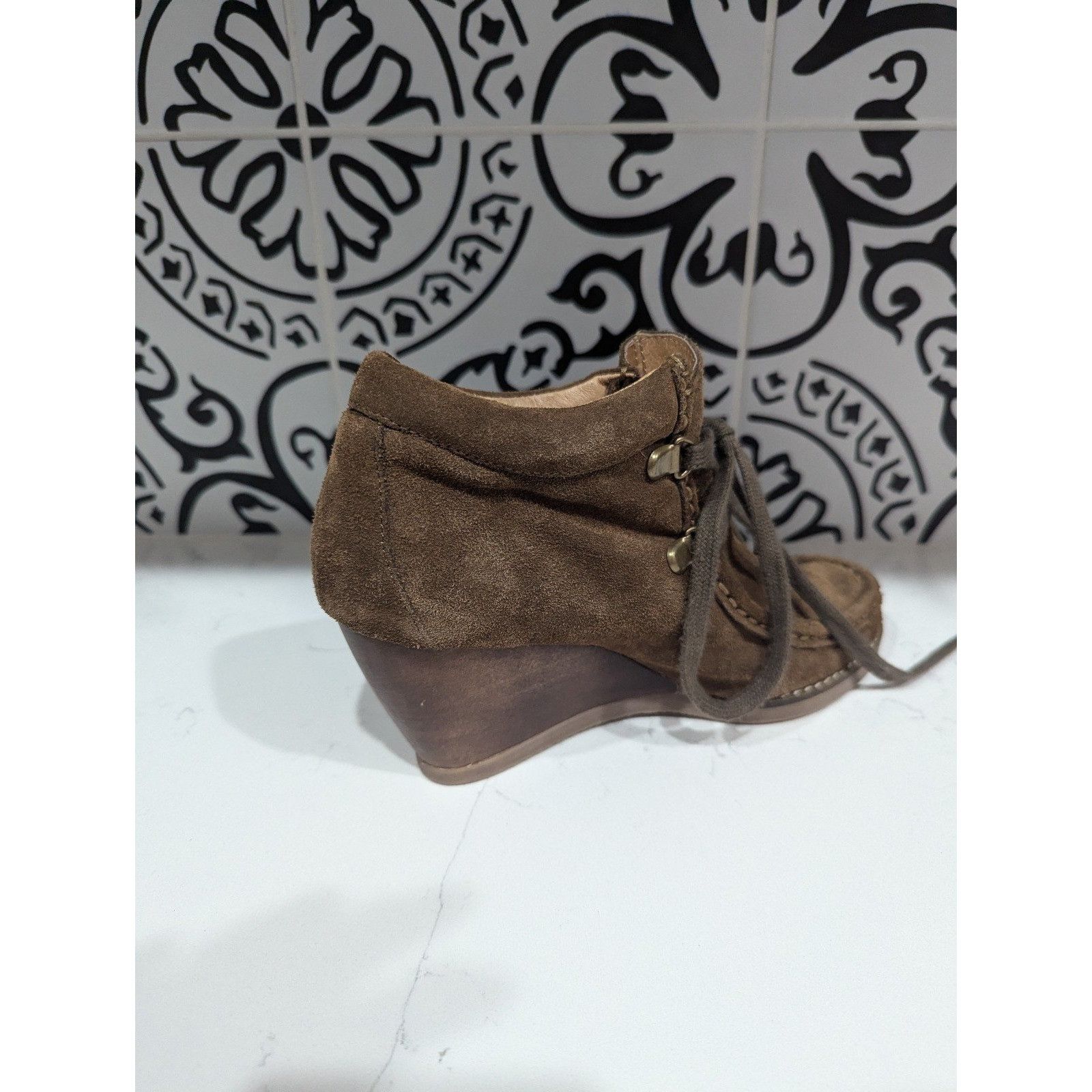 Other Very Volatile Womens Moby Suede Wedge Lace Up Bootie Sz 6 1/ Size US 6.5 / IT 36.5 - 4 Thumbnail