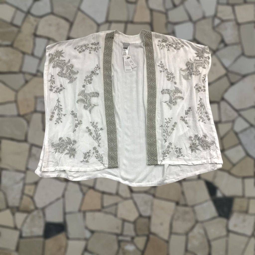 Vintage VINTAGE Women’s Beautiful Embroidered Ruana #1589 Sweater Small White Chicos Embroidered Pullover Women Girls Size S / US 4 / IT 40 - 1 Thumbnail