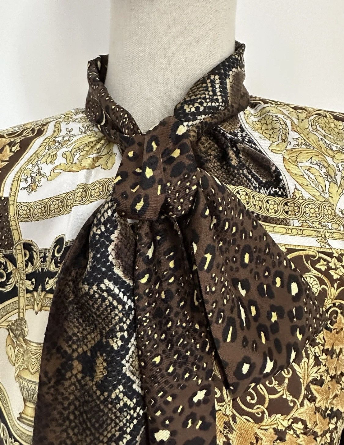 Versace Versace Iconic Baroque Ascot Blouse Silk Size IT38! Size XS / US 0-2 / IT 36-38 - 4 Thumbnail