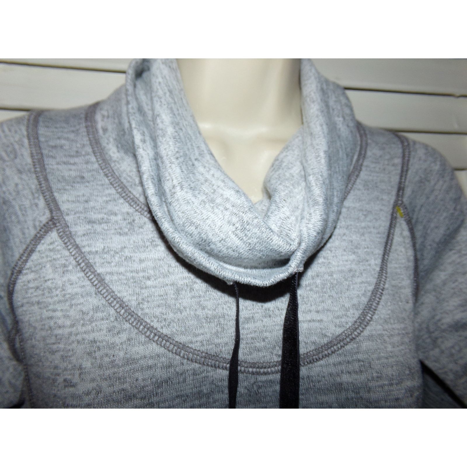 Kuhl Kuhl gray cowl neck sweatshirt S Kangaroo pocket thumb holes Size S / US 4 / IT 40 - 4 Thumbnail