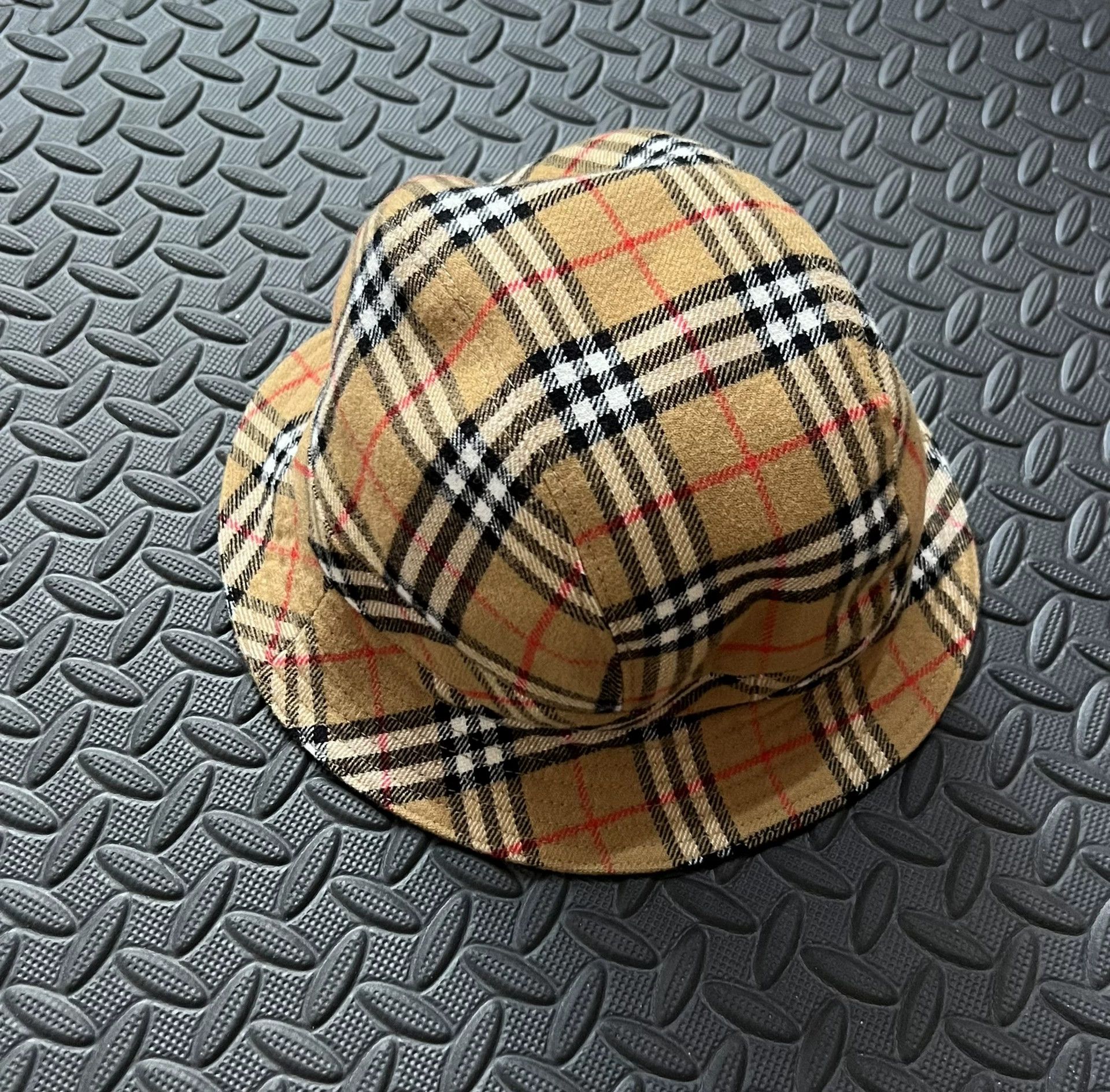 Burberry Burberry x Gosha Check Wool Bucket Hat (S) Size ONE SIZE - 1 Thumbnail