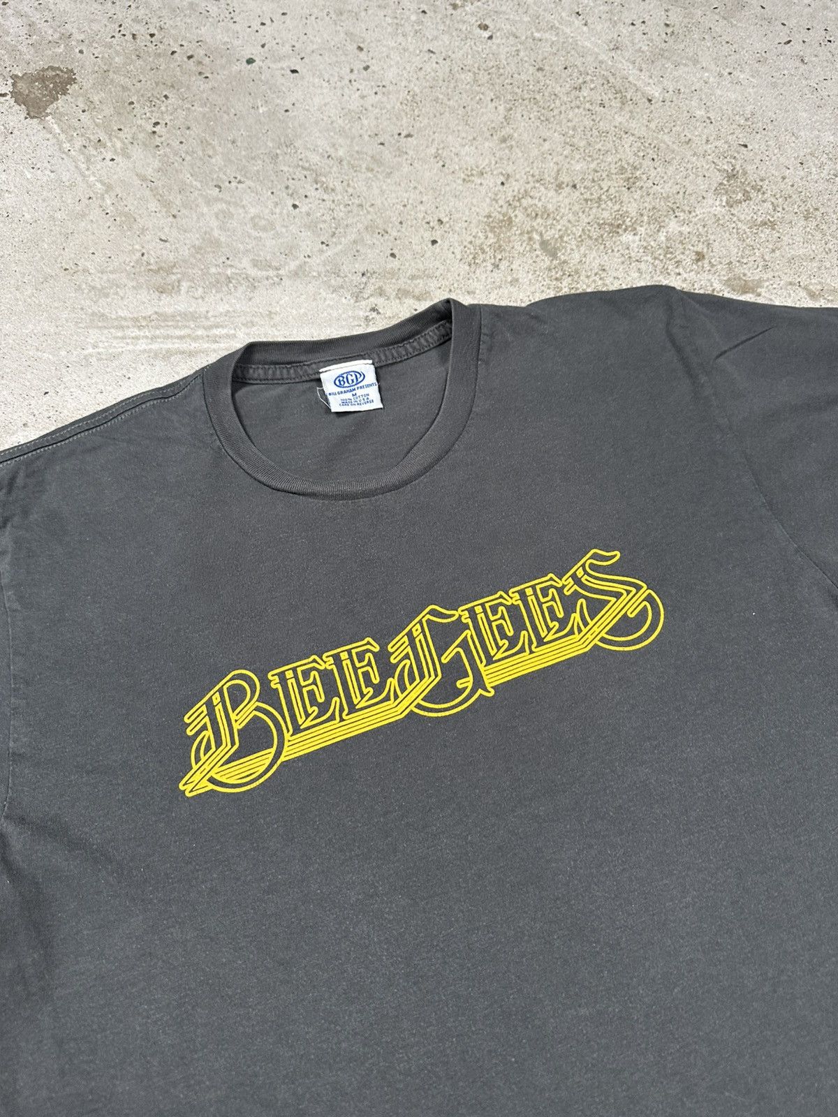 Band Tees Vintage 90s Bill Graham Presents Bee Gees T Shirt Band Tee Size US M / EU 48-50 / 2 - 6 Thumbnail