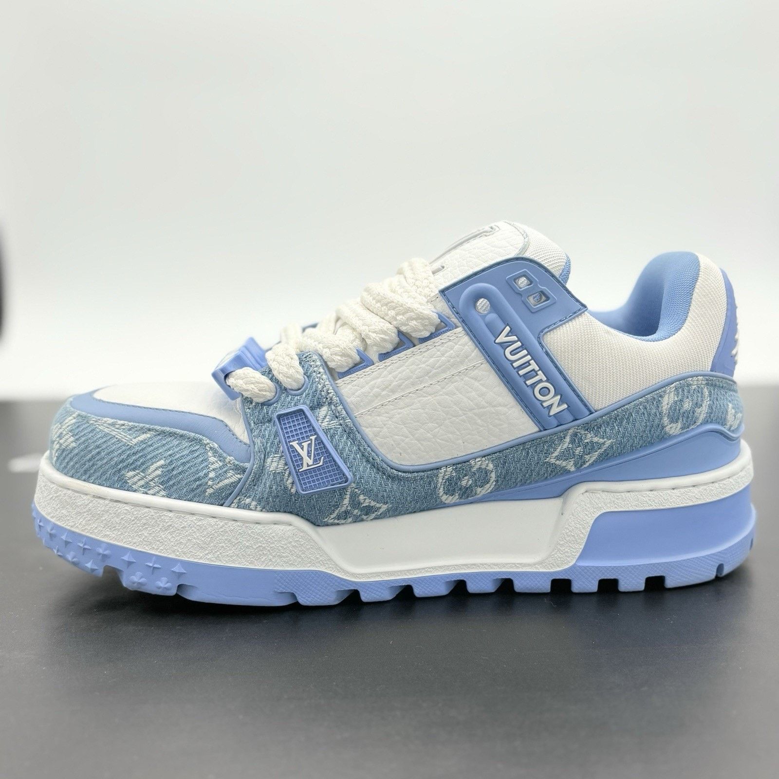 Louis Vuitton (9-9.5 US) Louis Vuitton Denim Maxi ' Blue ' | SUPER CLEAN! Size US 9 / EU 42 - 4 Thumbnail