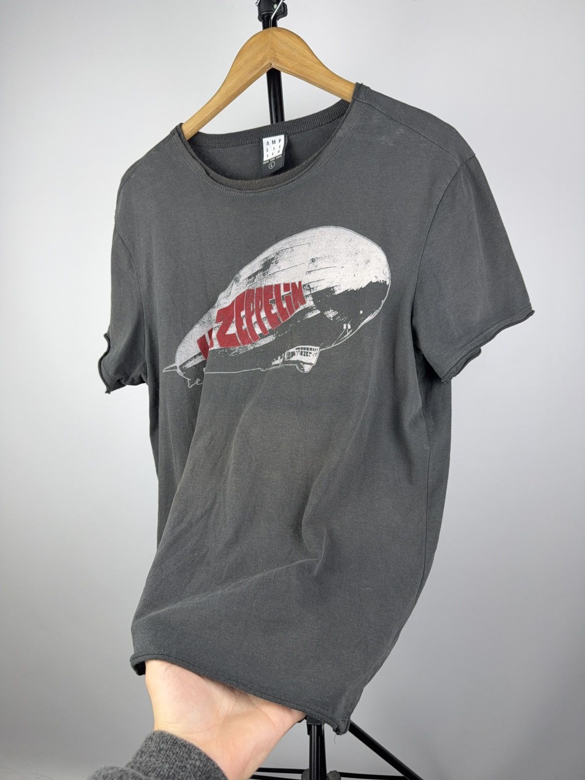 Band Tees Vintage style Led Zeppelin 2019 Big Logo Faded T shirt Size US L / EU 52-54 / 3 - 9 Thumbnail