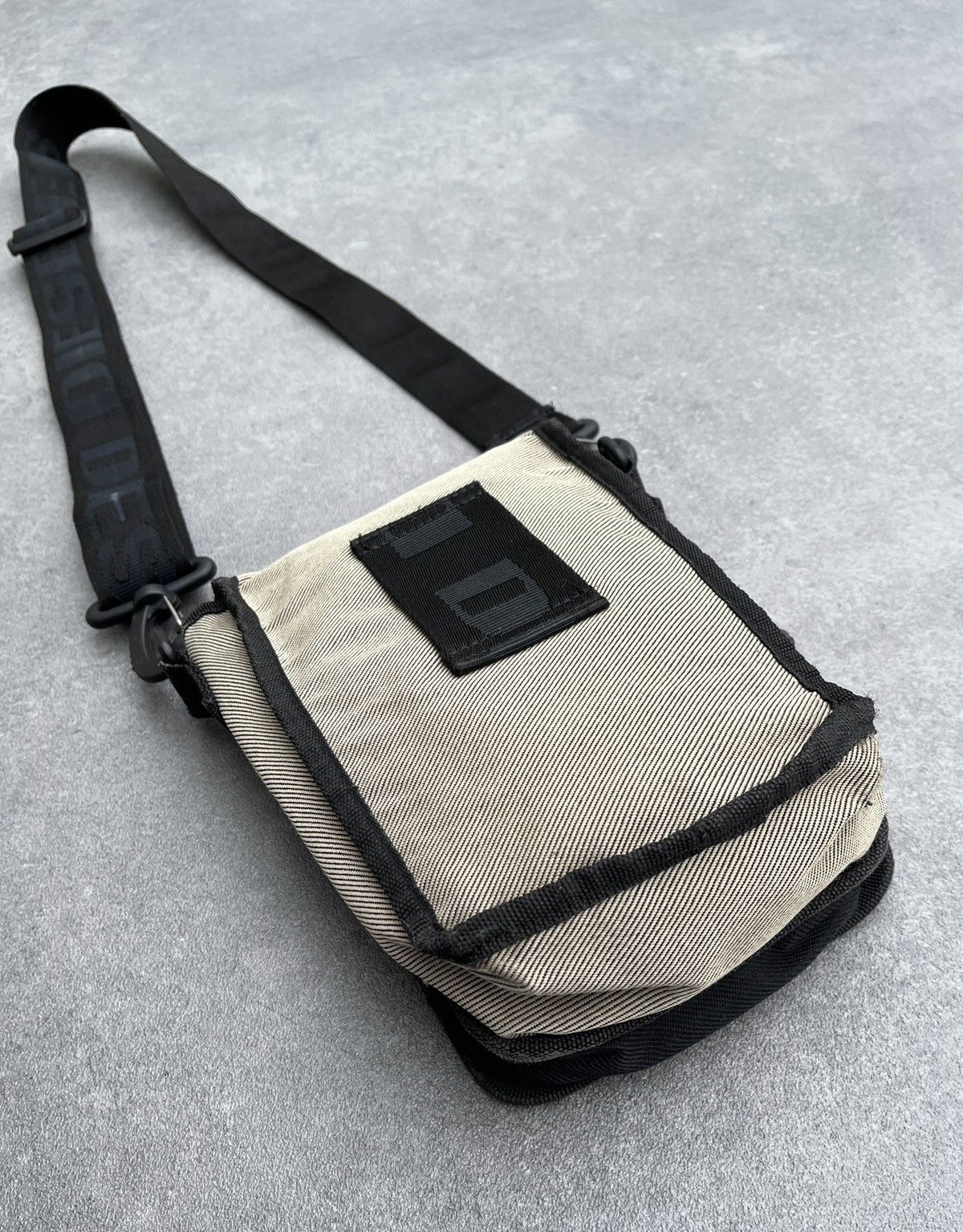 Diesel × Japanese Brand 🔥2000’s DIESEL Big Logo Crossbody Bag Size ONE SIZE - 8 Thumbnail