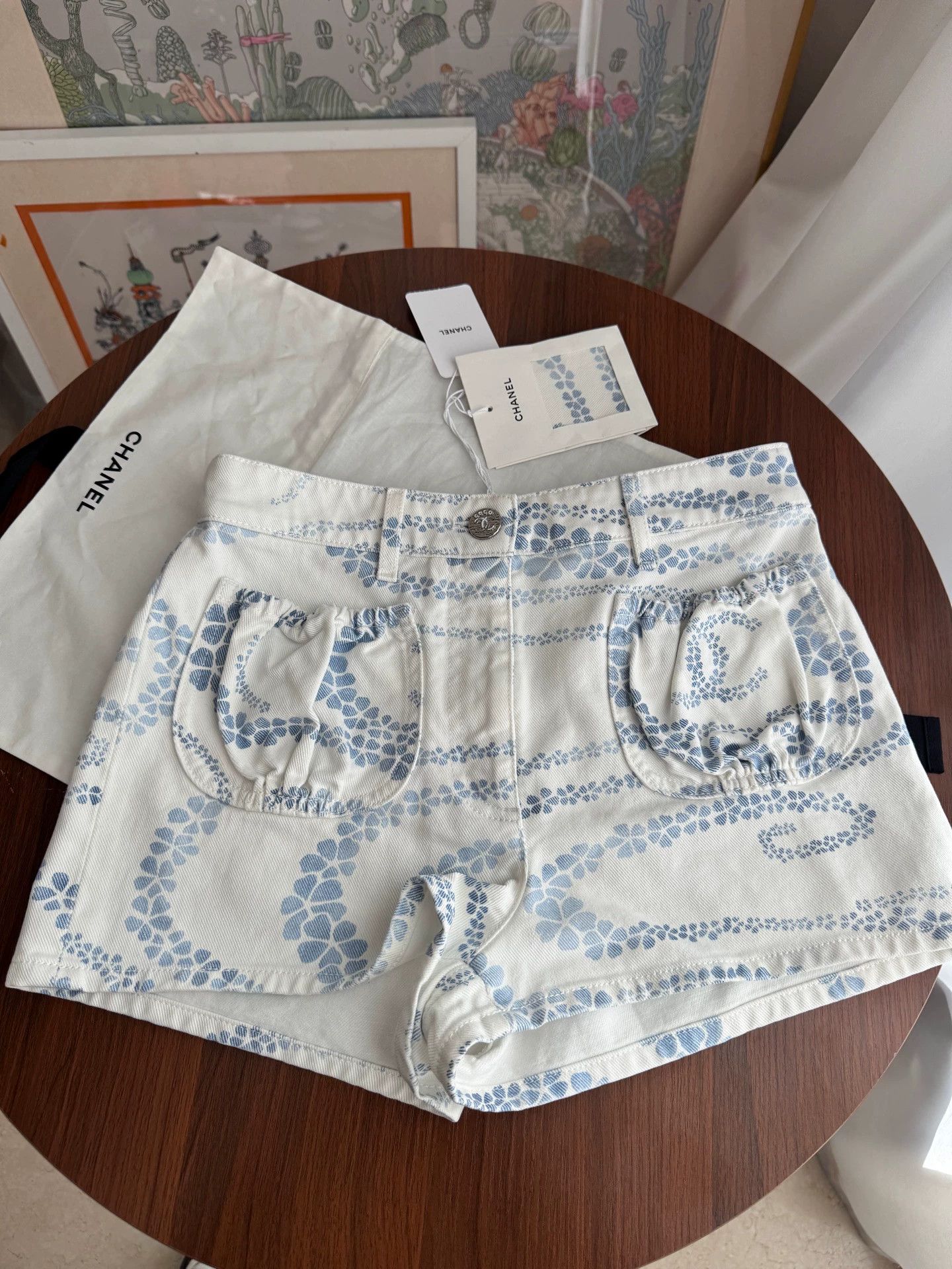Chanel Chanel 25M Coco Beach Print Denim Short 34 Size 25" / US 0 / IT 36 - 1 Thumbnail