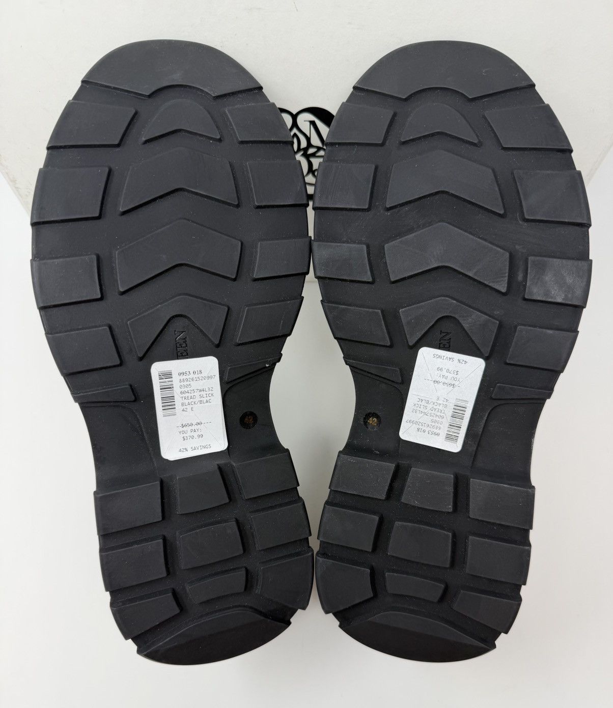 Alexander McQueen Alexander McQueen Treadslick Low-Top Sneaker Black Size US 9 / EU 42 - 6 Thumbnail
