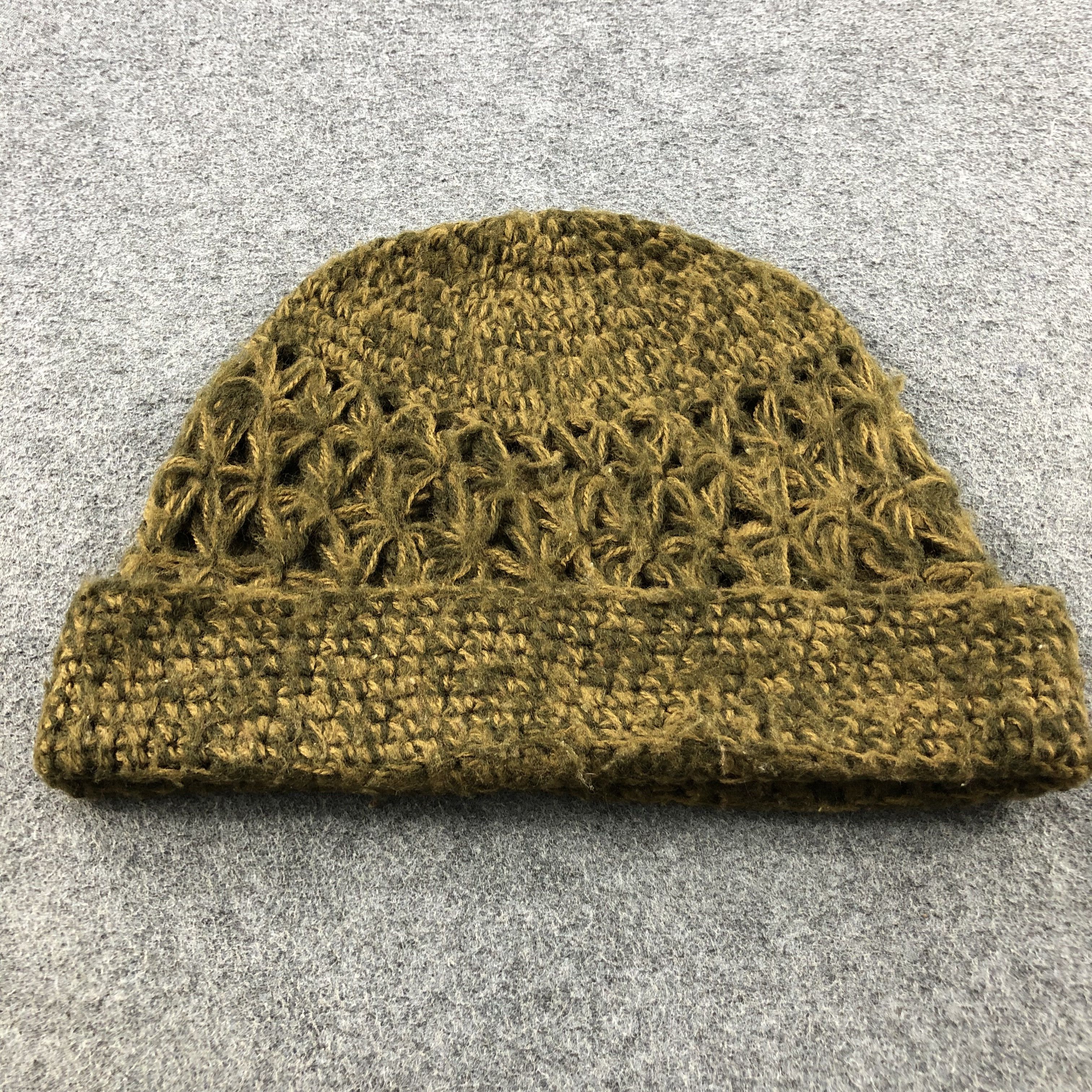 Vintage Knit Crochet Floral Beanie Snowcap Snow Hat B75 Size ONE SIZE - 1 Thumbnail