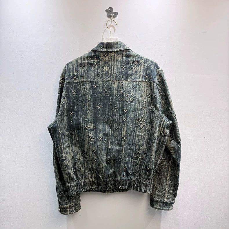 Louis Vuitton Louis Vuitton 23 New Rendering Full Logo Denim Jacket Size US M / EU 48-50 / 2 - 3 Thumbnail