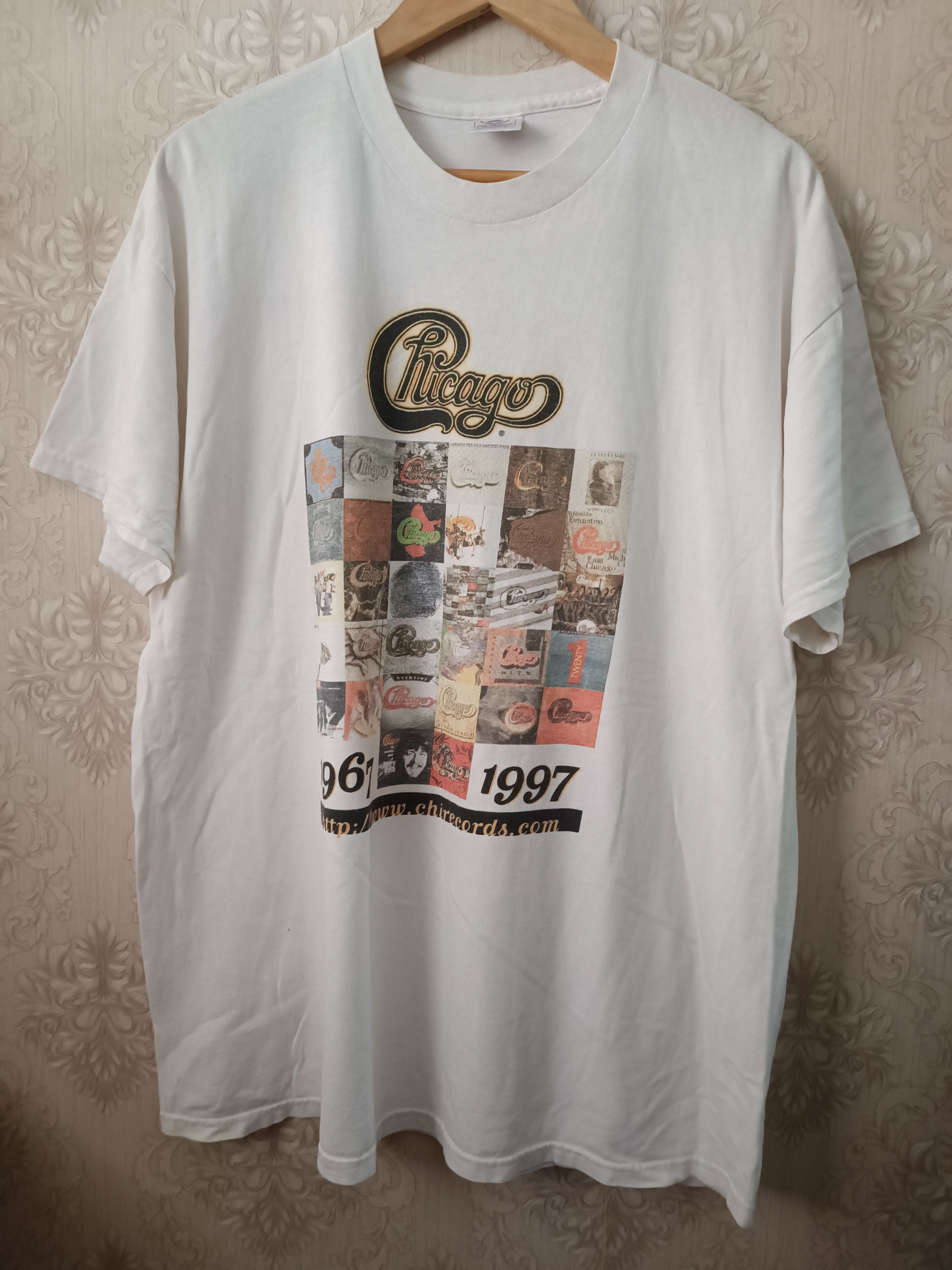 Band Tees × Vintage Vintage CHICAGO Band Logo The Heart of Chicago 1967-1997 Size US XL / EU 56 / 4 - 1 Thumbnail