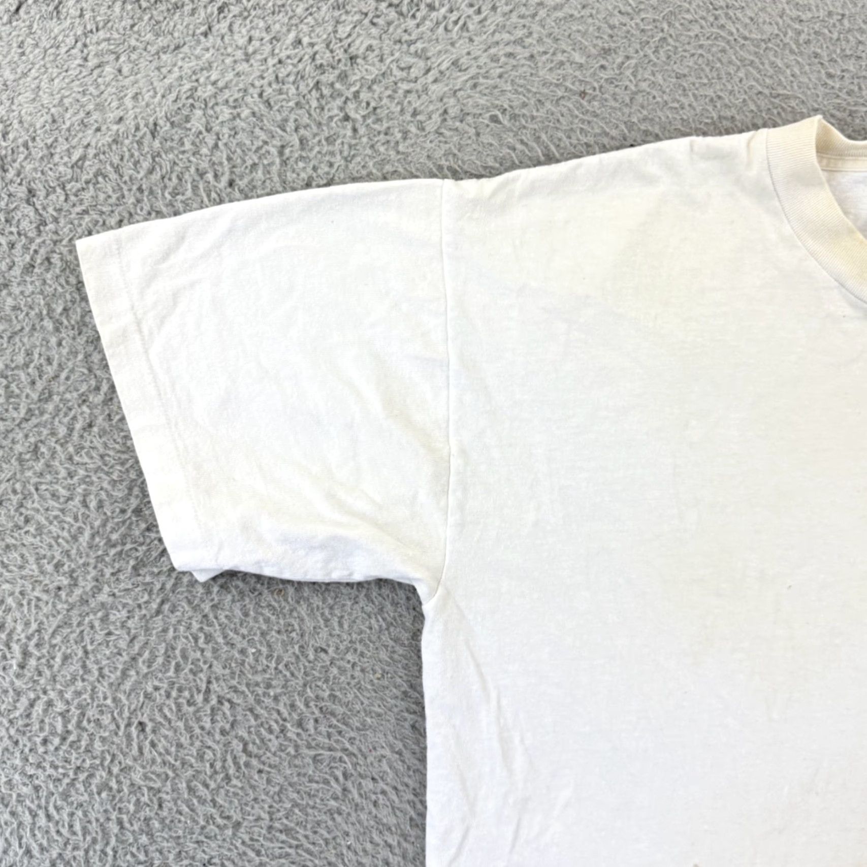 Vintage VINTAGE Wild Oats Shirt Mens XL White Short Sleeve 90s USA Graphic Print Angel Logo (USA, 90s) Size US XL / EU 56 / 4 - 5 Thumbnail