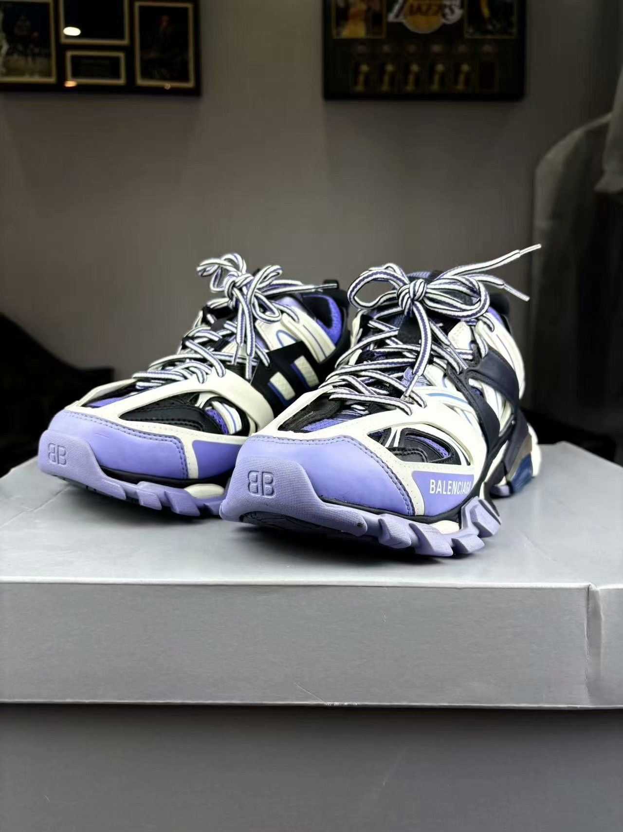 Balenciaga Balenciaga Purple Lowtop Sneakers 39 Women Size US 8.5 / IT 38.5 - 1 Thumbnail
