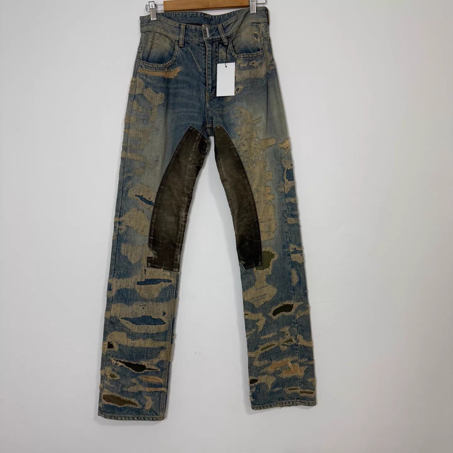 Givenchy Givenchy Gvc OG Distressed Boro Jeans 28 (New) Size 28" / US 6 / IT 42 - 1 Thumbnail