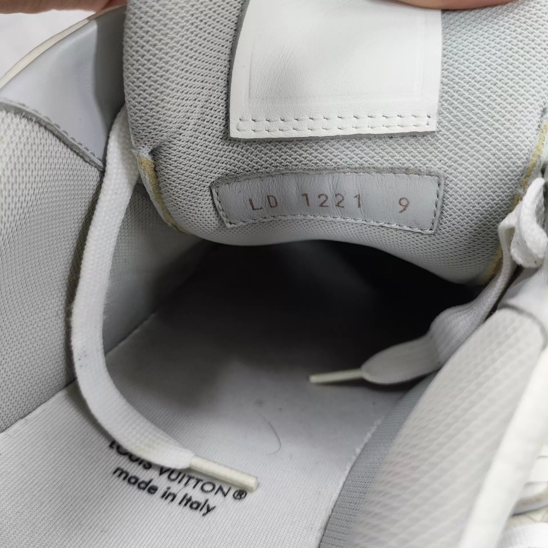 Louis Vuitton Louis Vuitton White Cement Leather Trainer US 9 Size US 9 / EU 42 - 4 Thumbnail