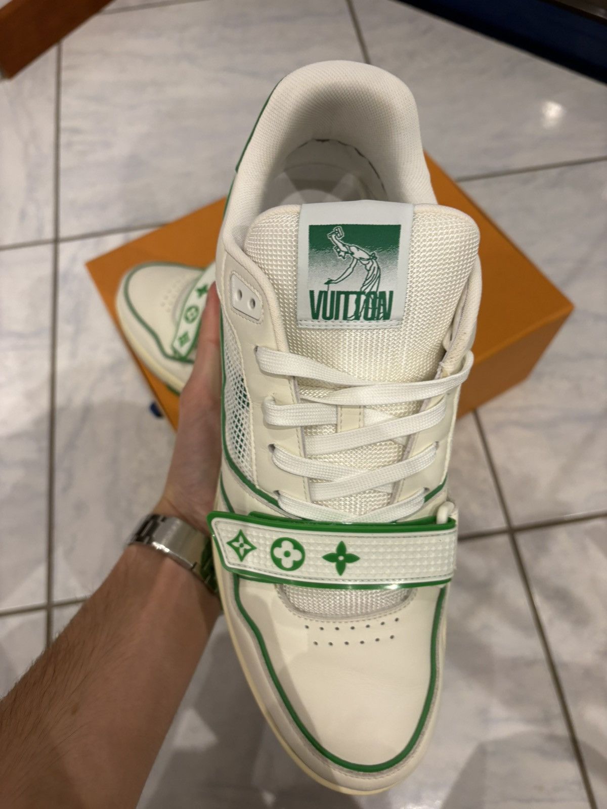 Louis Vuitton Louis Vuitton traîner virgil abloh blanche verte taille 9 US Size US 9 / EU 42 - 6 Thumbnail