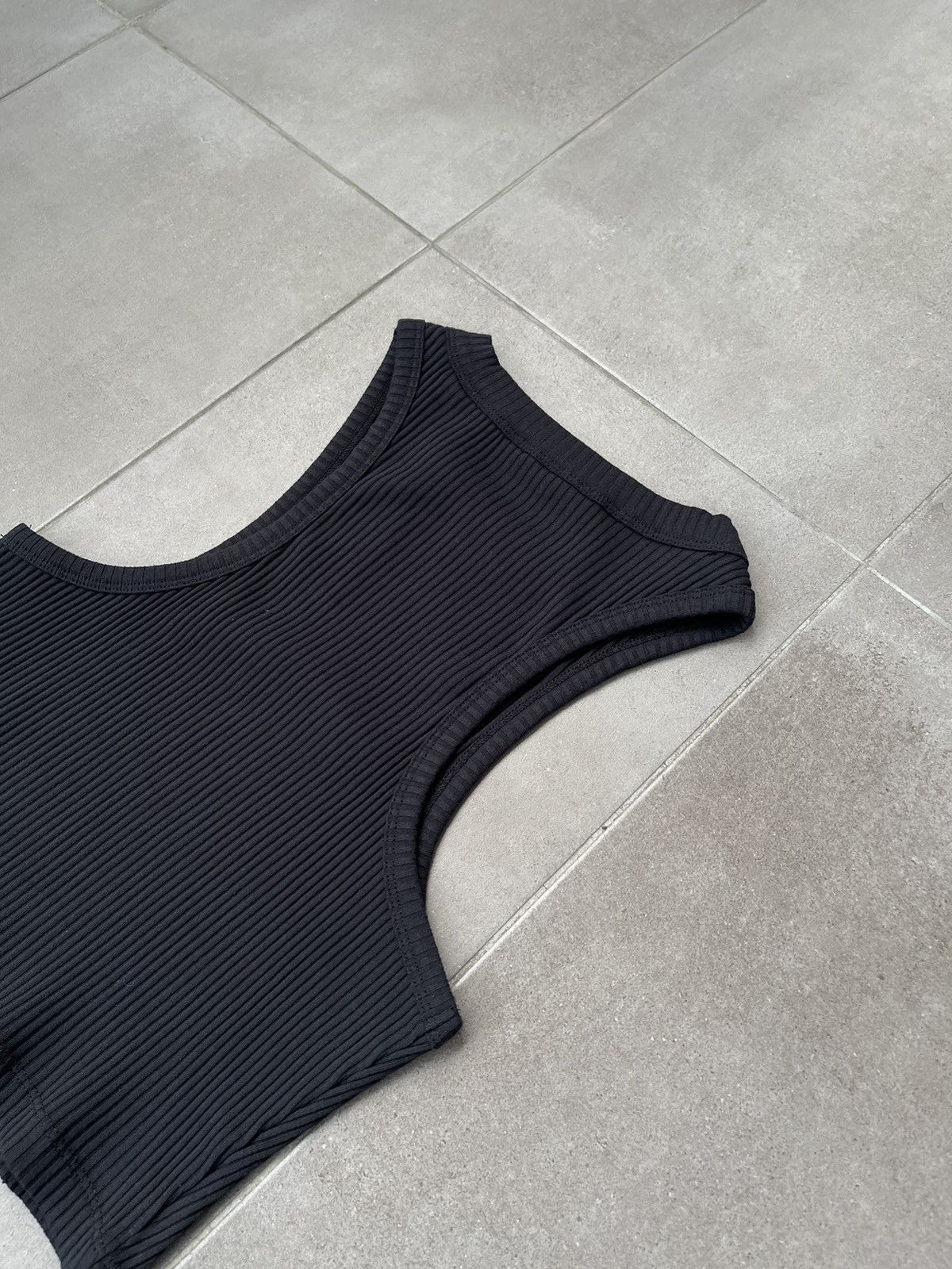 Han Kjobenhavn !DS! SS23 Han Kjobenhavn Light Ribbed Cropped Racer Top Size L / US 10 / IT 46 - 17 Thumbnail