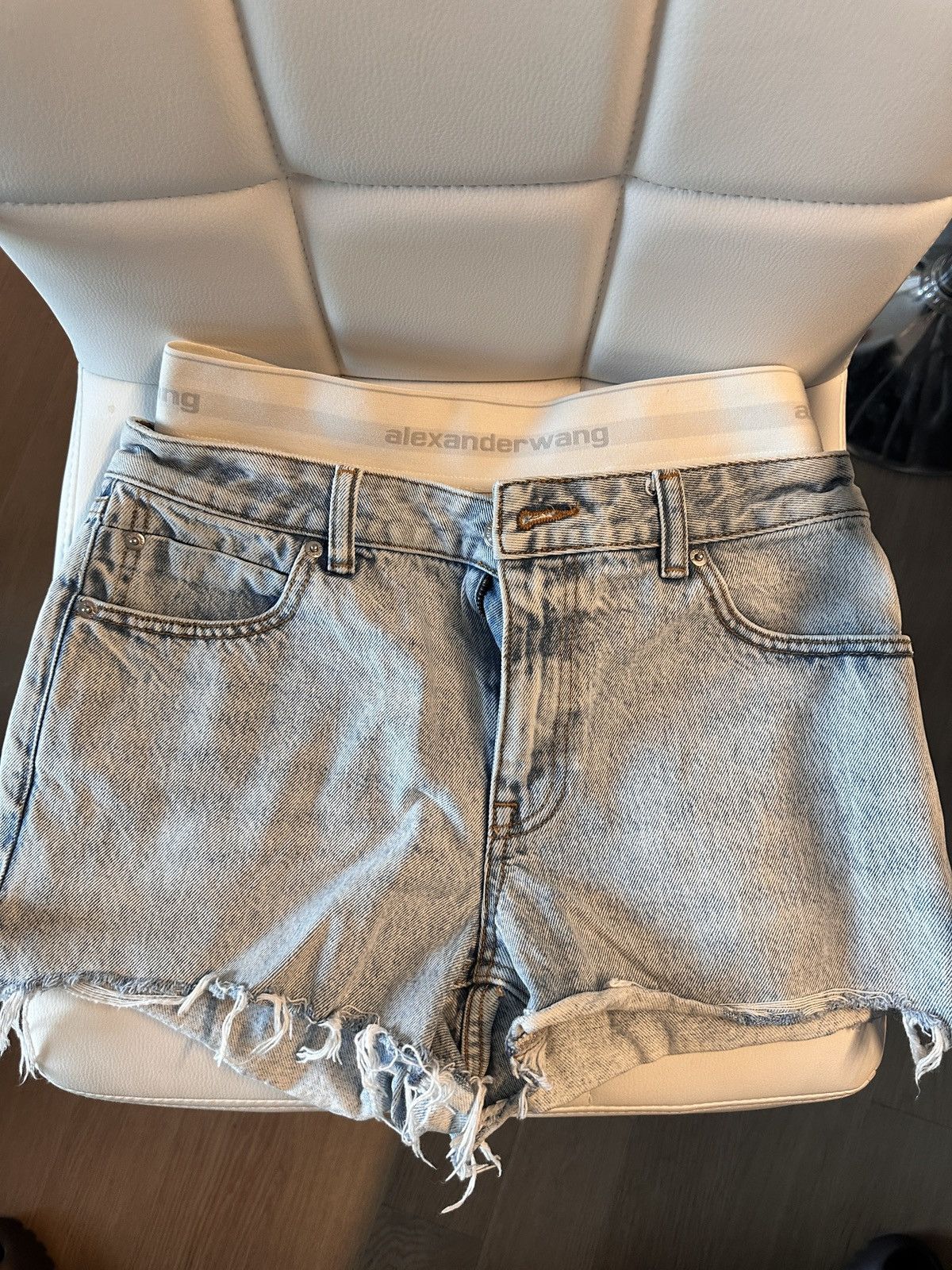 Alexander Wang ALEXANDER WANG Shorts Size 27" / US 4 / IT 40 - 1 Thumbnail