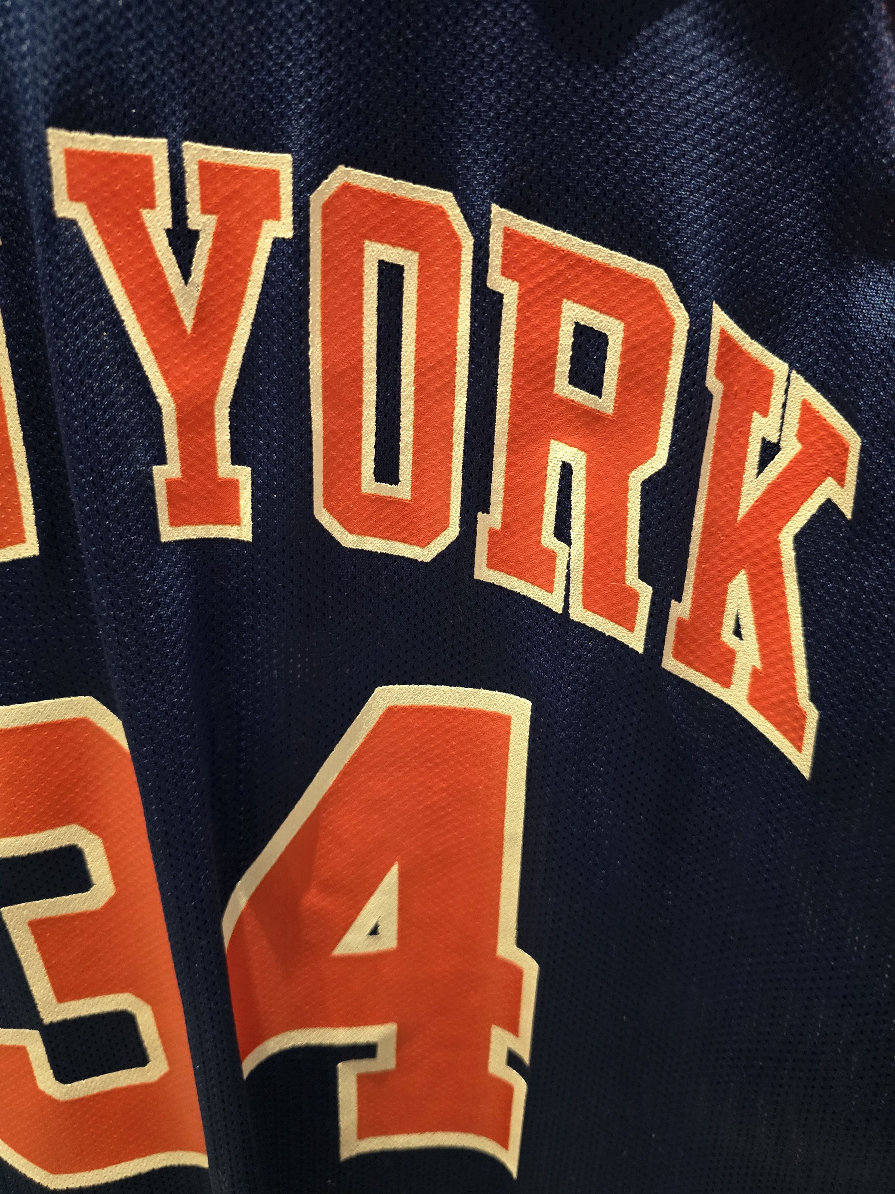 Champion Charles Oakley 1991 Authentic Champion jersey Size US M / EU 48-50 / 2 - 5 Thumbnail
