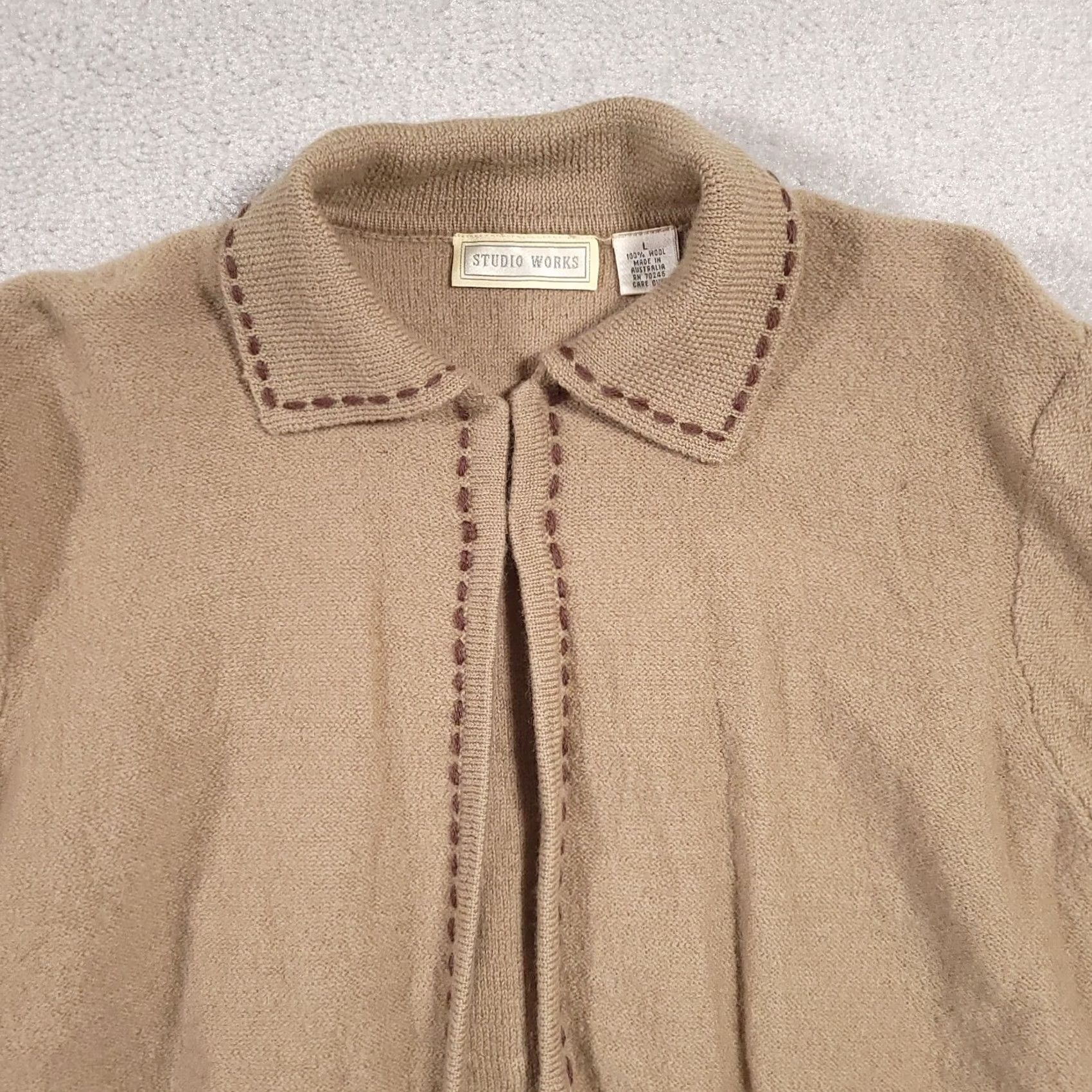 Vintage VINTAGE Studio Works Cardigan Sweater Women Large Beige Collared Wool Knit Long Sleeve Pockets Size L / US 10 / IT 46 - 3 Thumbnail