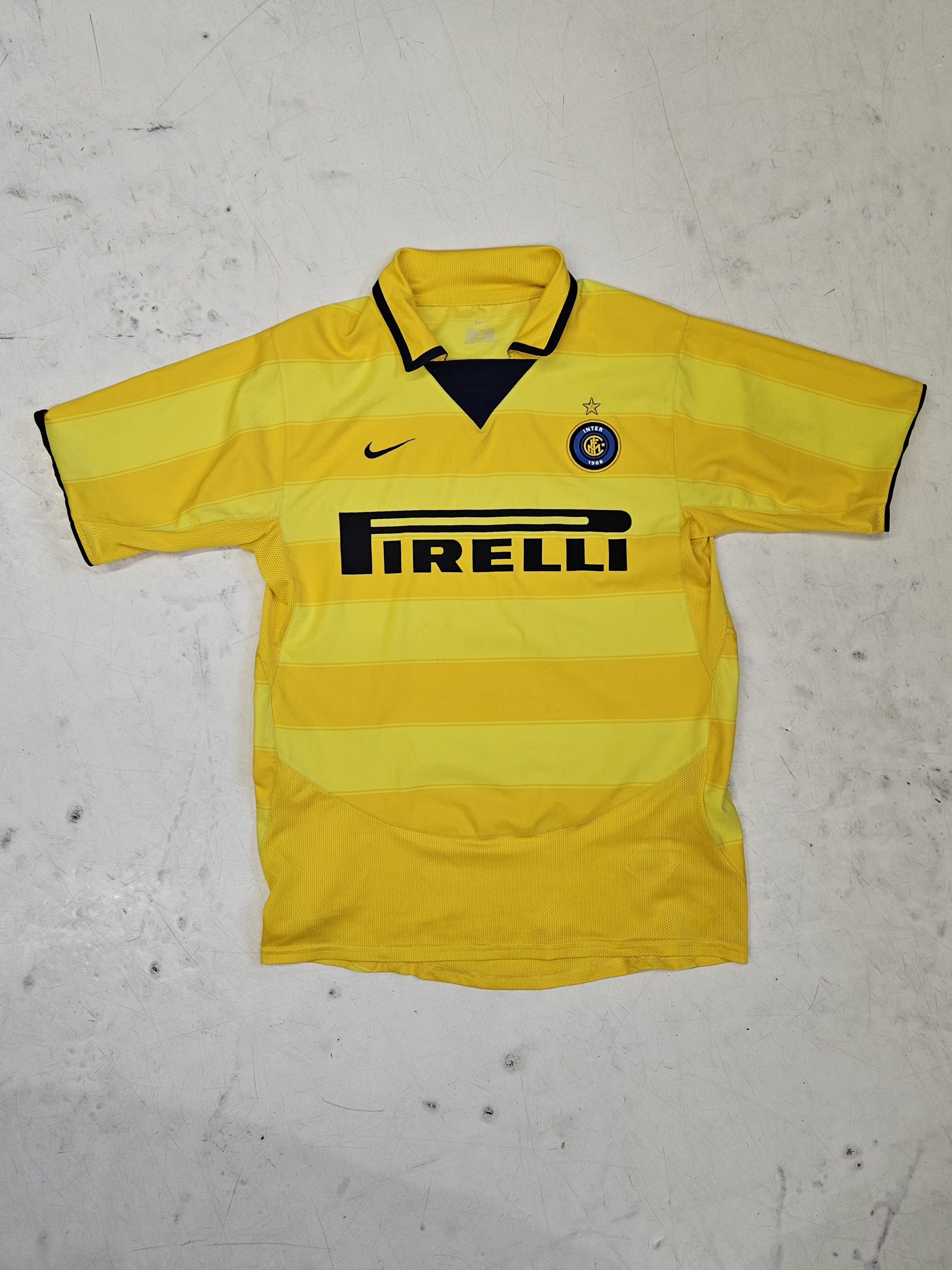 Nike Nike inter 2003 2004 away kit jersey pirelli Size US S / EU 44-46 / 1 - 1 Thumbnail