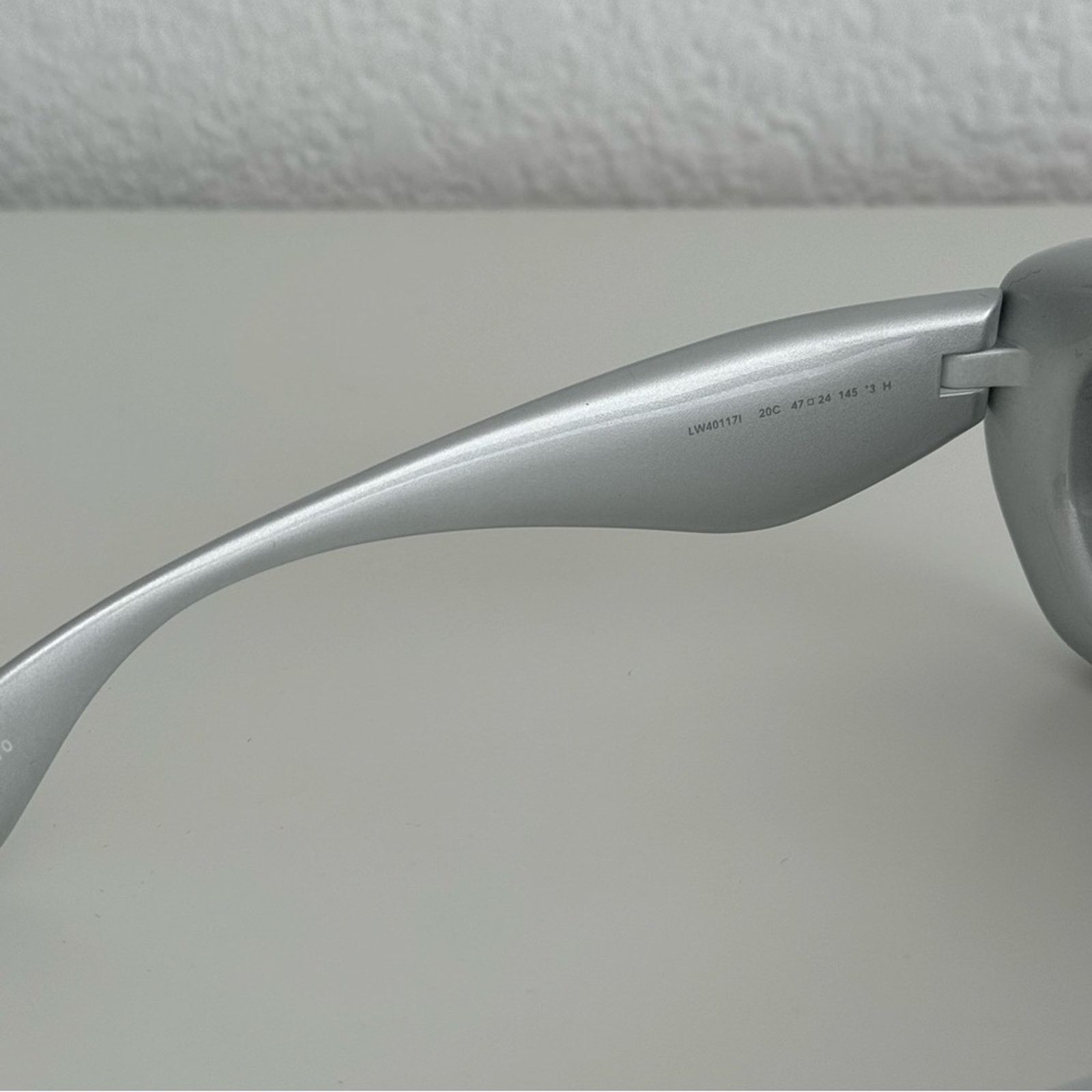 Loewe New! Loewe Silver Sunglasses LW40117I 20C, Authentic Size ONE SIZE - 11 Thumbnail