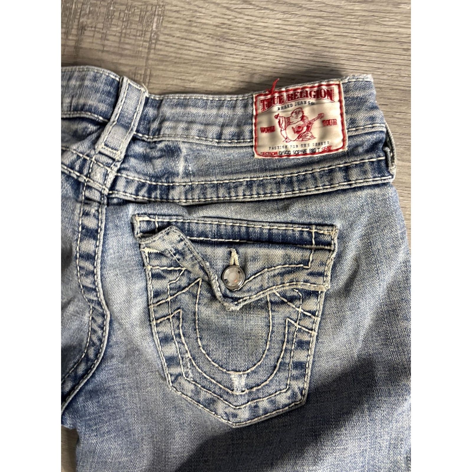 True Religion VINTAGE True Religion Capri Jeans Womens 27 Blue Rhinestone Flap Pockets Denim USA Size 27" / US 4 / IT 40 - 2 Thumbnail