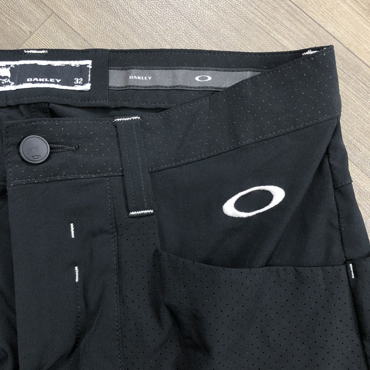 Oakley 2000s Oakley Golf Skull Cool Stretch Multipocket Shorts Size US 32 / EU 48 - 8 Thumbnail