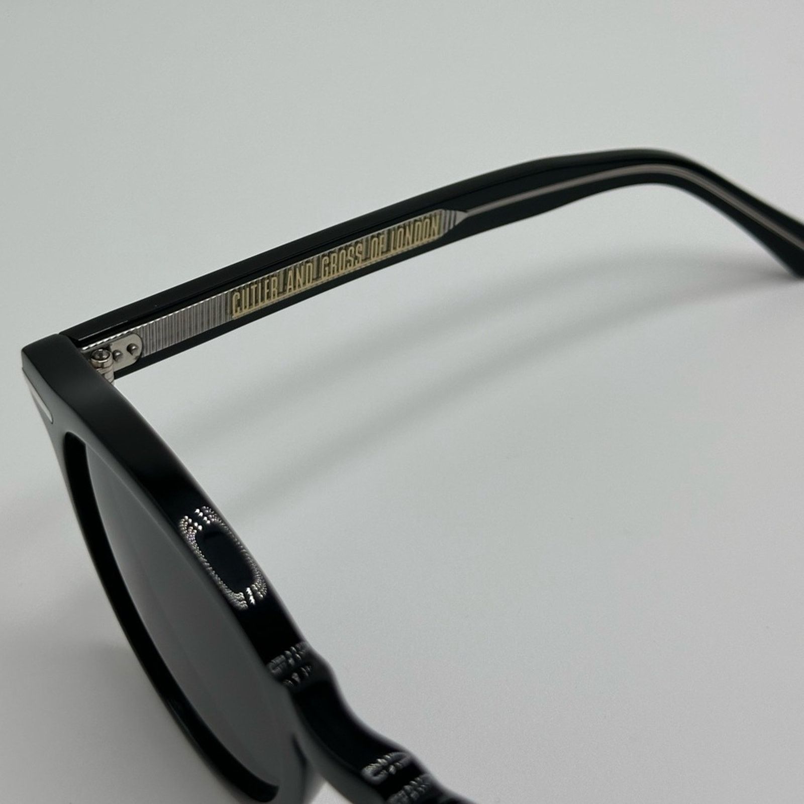 Cutler and Gross NEW CUTLER AND GROSS CG1338S 001 Black Unisex Sunglasses Size ONE SIZE - 3 Thumbnail