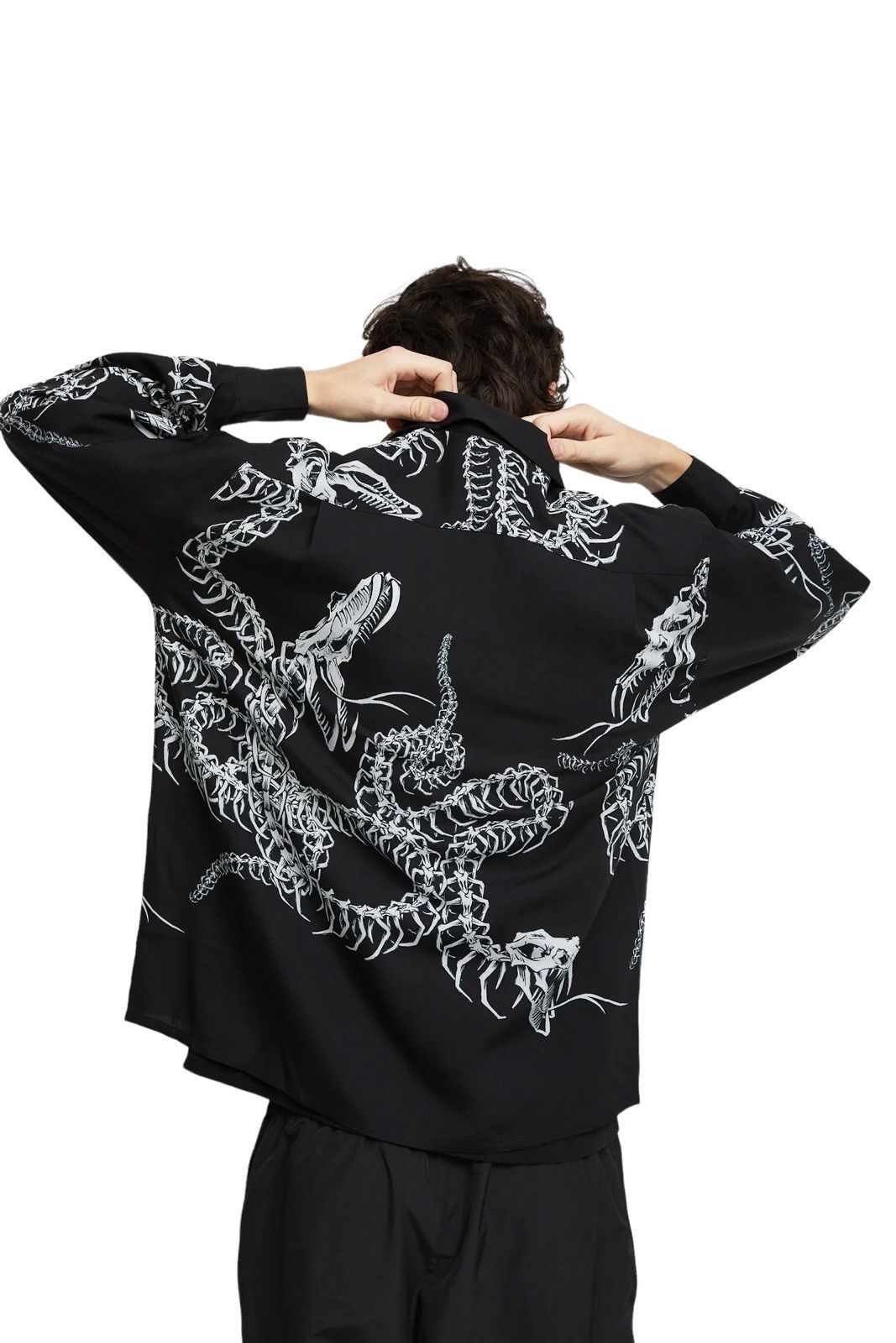 Wacko Maria RARE Wacko Maria ivory skeleton snake rayon shirt Size US L / EU 52-54 / 3 - 3 Thumbnail