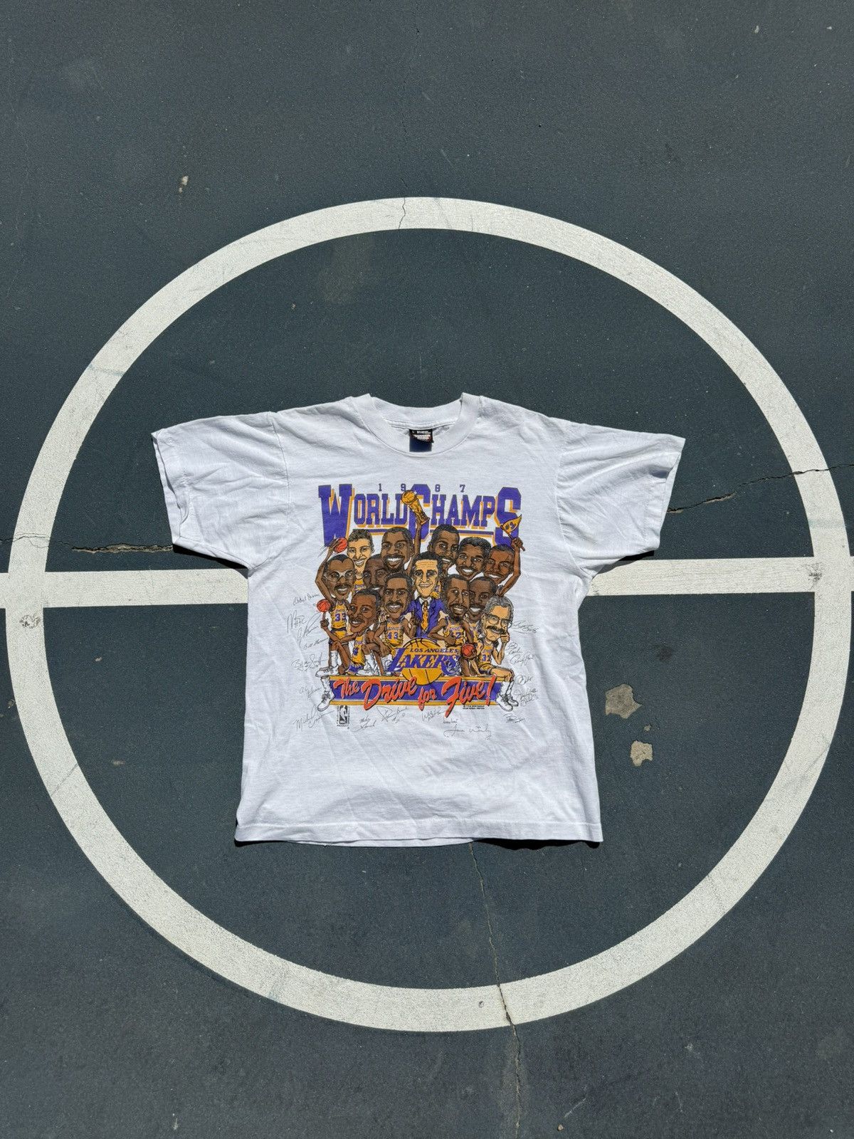 Vintage Vintage 1987 Los Angeles Lakers World Champions Tshirt. Size US L / EU 52-54 / 3 - 1 Thumbnail