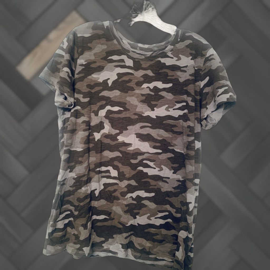 Victoria's Secret Victoria's Secret Pink T Shirt Women L Large Green Camouflage Short Sleeve Size L / US 10 / IT 46 - 1 Thumbnail