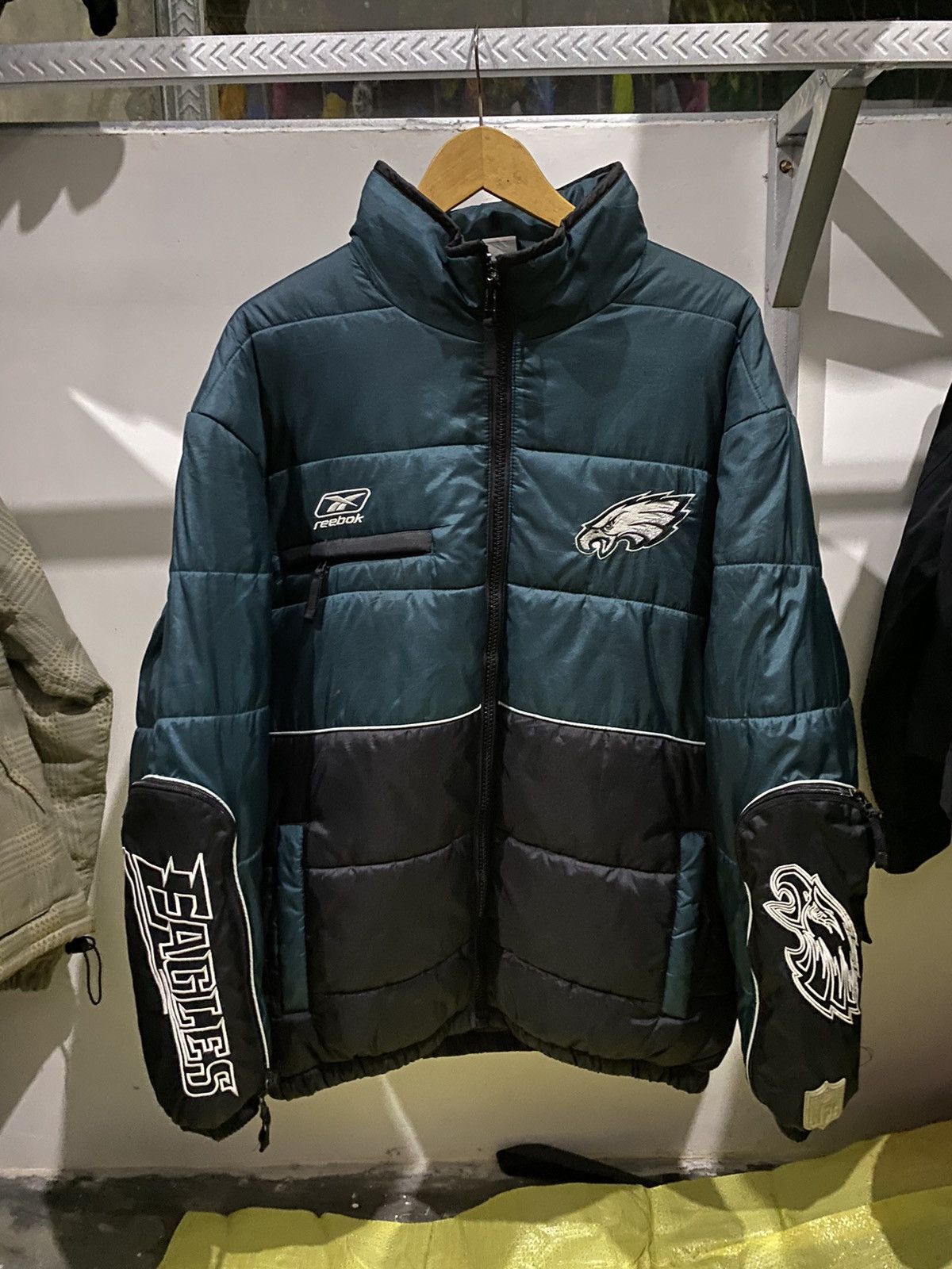 Vintage Philadelphia Eagles 2024 NFL Reebok Green Zip Up Puffer Jacket Size Large