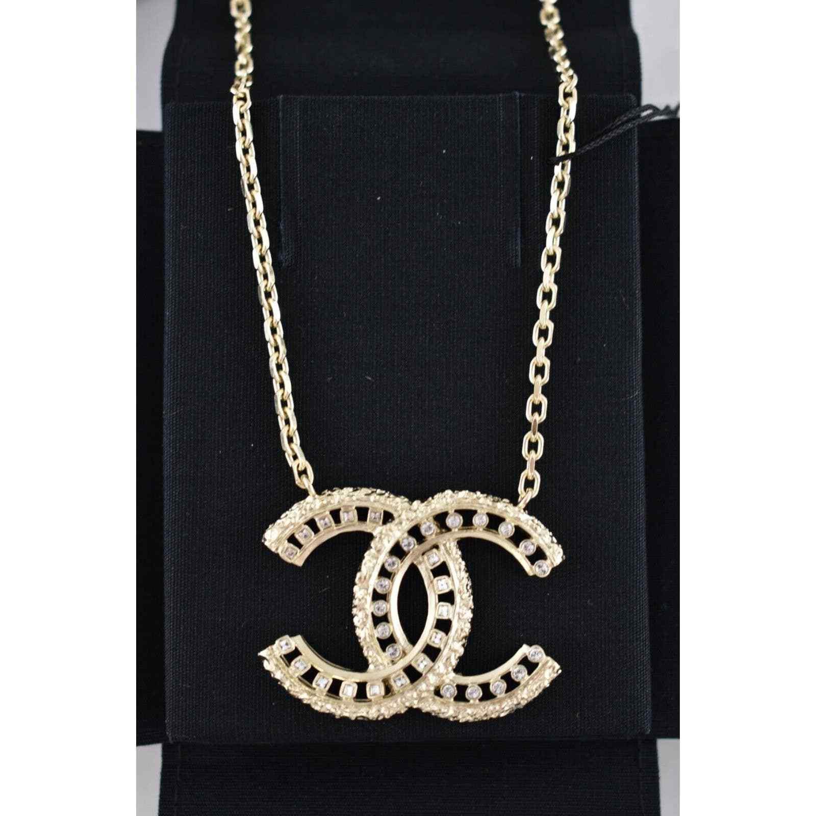Chanel Chanel 22C Gold Metal Crystal Cuban Pendant Necklace Size ONE SIZE - 9 Thumbnail
