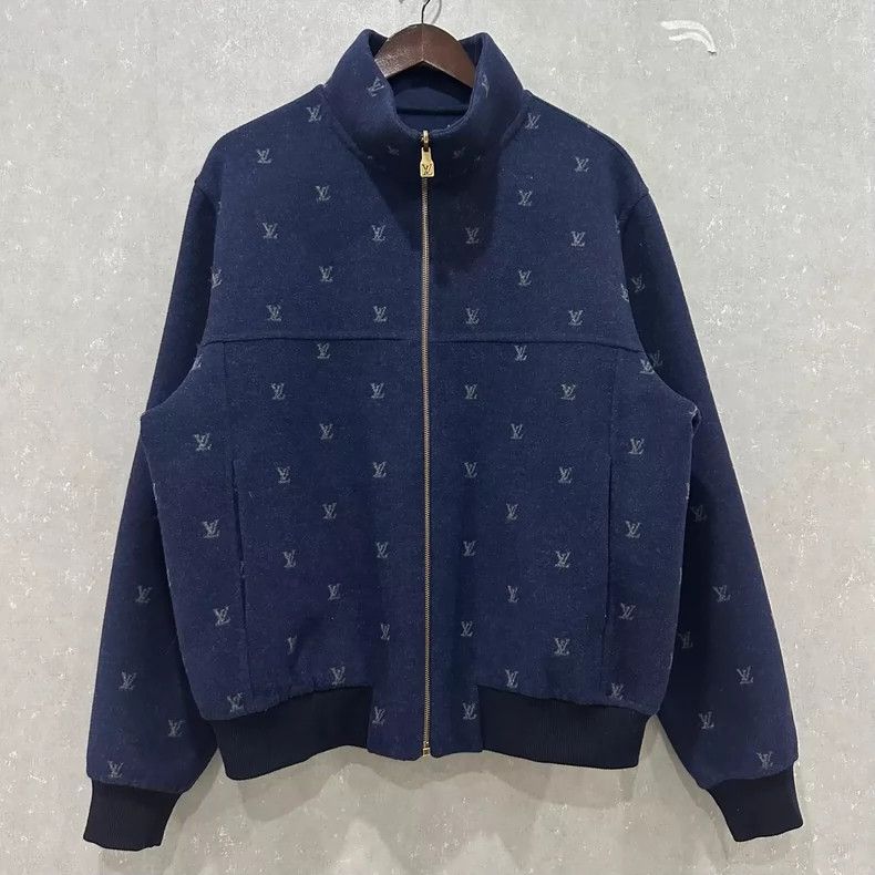 Louis Vuitton Louis Vuitton Dark blue woolen reversible jacket Nextarrow Size US L / EU 52-54 / 3 - 1 Thumbnail