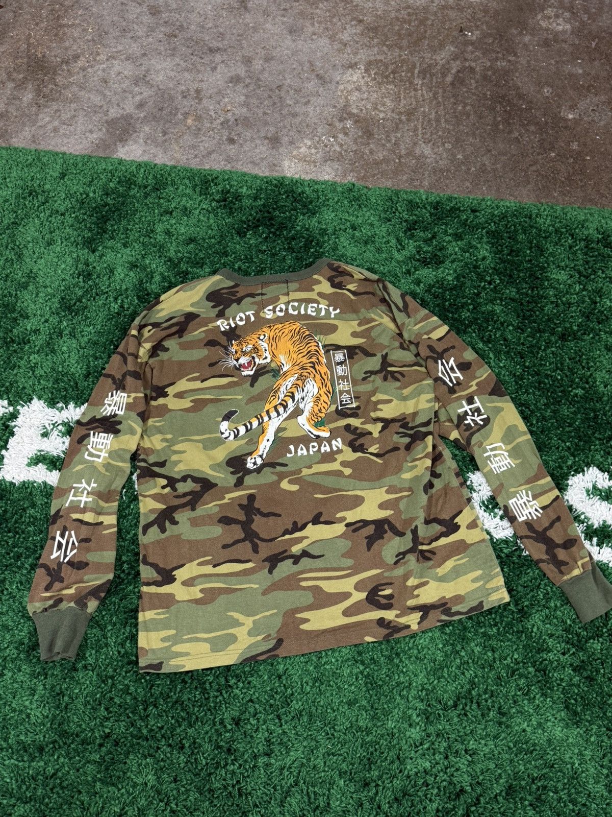 Riot Society Riot Society Camo Tiger Japanese Script Long Sleeve 2XL Size US XXL / EU 58 / 5 - 1 Thumbnail