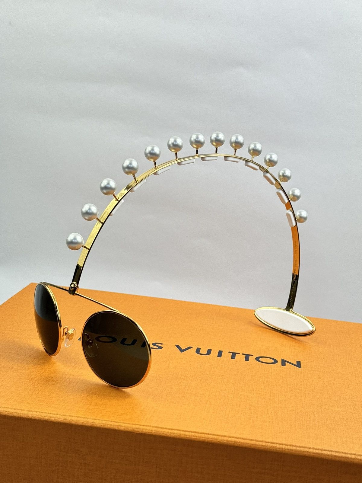 Louis Vuitton LV WIRE DE RIGO PEARL HEAD SUNGLASSES (VERY RARE MTO PIECE) Size ONE SIZE - 3 Thumbnail