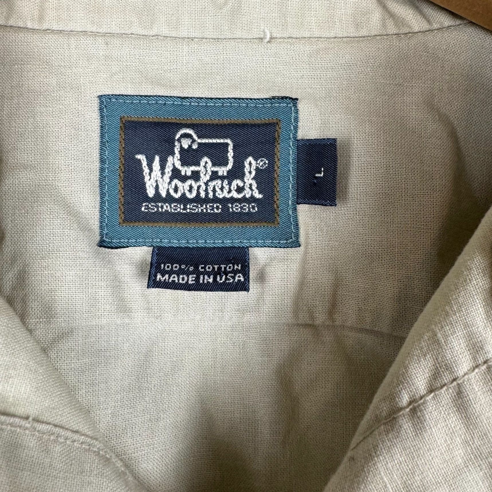 Vintage VINTAGE Woolrich Mens Large Tan Cotton Short Sleeve Button Up Made USA Shirt 60s 70s Casual Outdoor Pockets Modeled Men's Clothing Beige Body Size US 33 - 3 Thumbnail