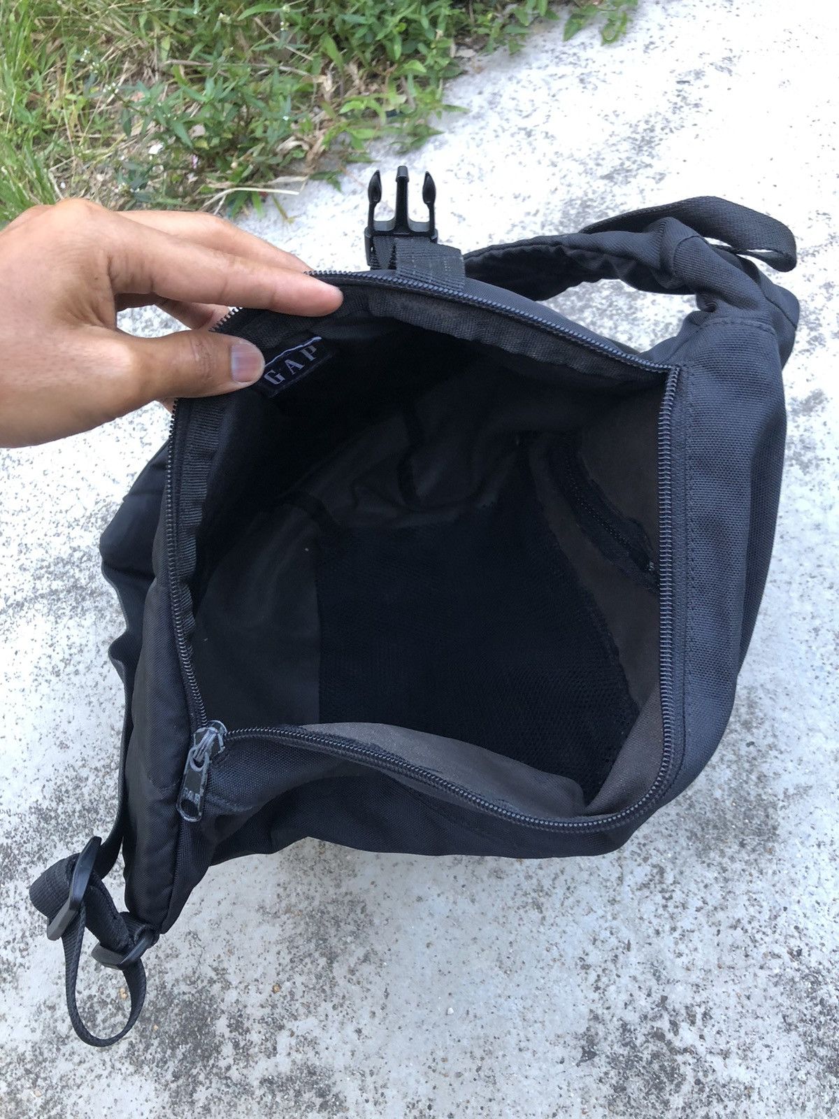 Gap VINTAGE GAP CROSSBODY Y2K STYLE BAG Size ONE SIZE - 8 Thumbnail