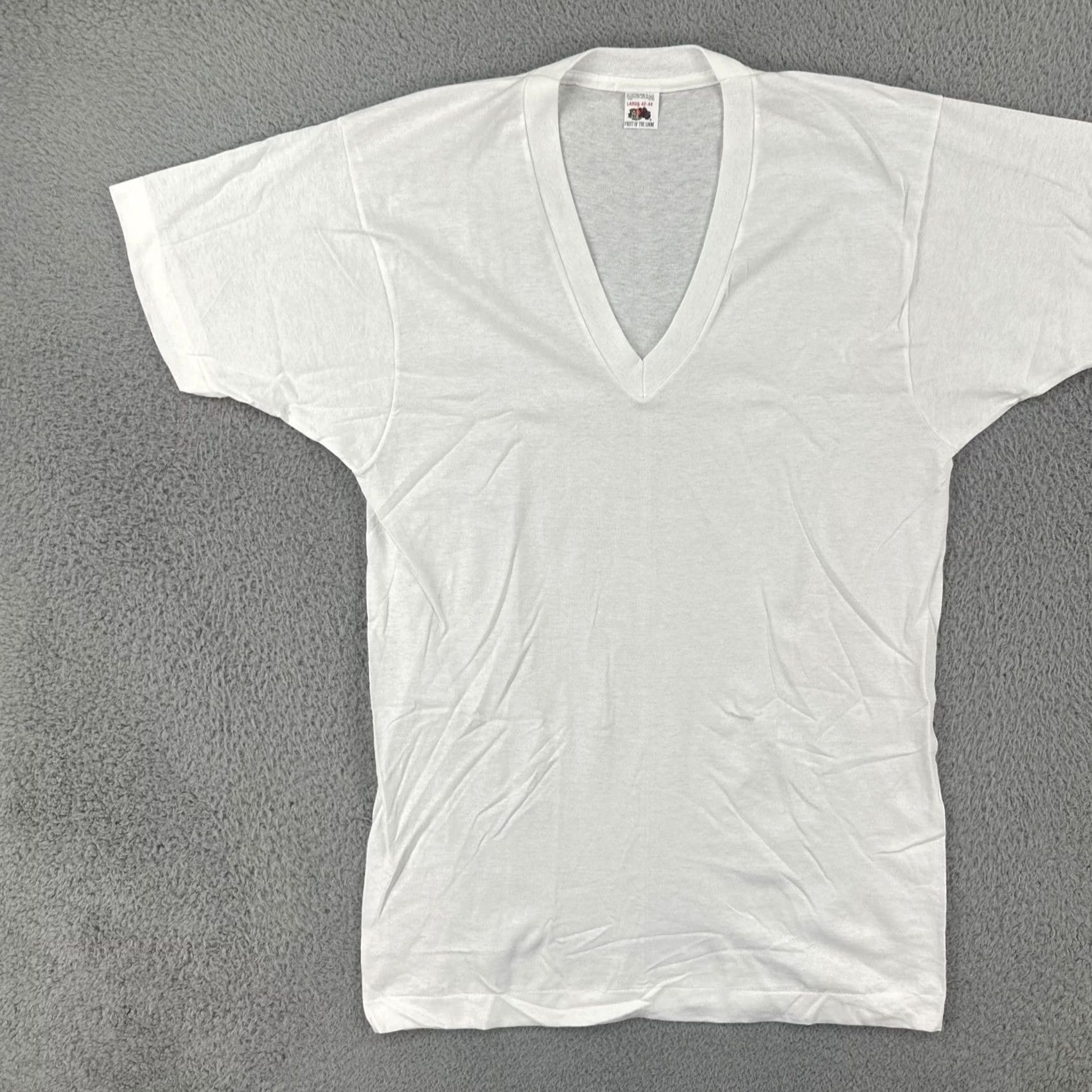 Fruit Of The Loom VINTAGE Fruit Of the Loom Adult Large White V Neck T Shirt Made In USA 1980s Size US L / EU 52-54 / 3 - 3 Thumbnail