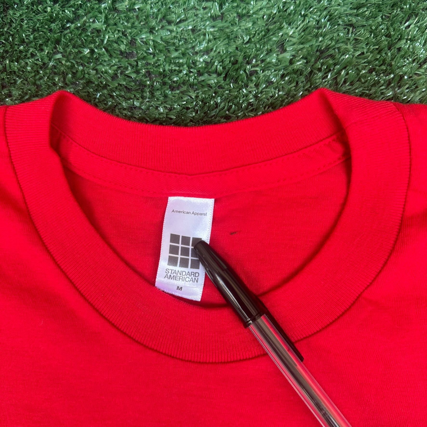 Apple Vintage Y2K Apple Store Employee T-Shirt Red S iMac Macintos Size US S / EU 44-46 / 1 - 3 Thumbnail