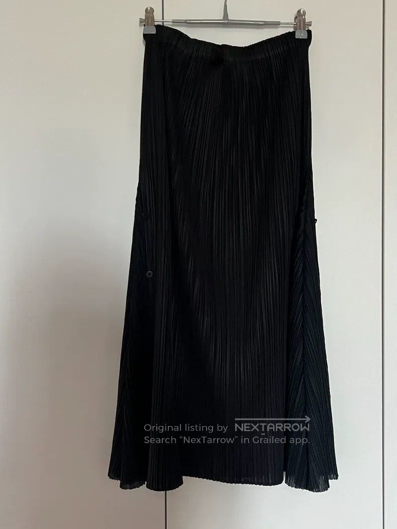 Issey Miyake size:1 Black Button Pleated Midi Skirt