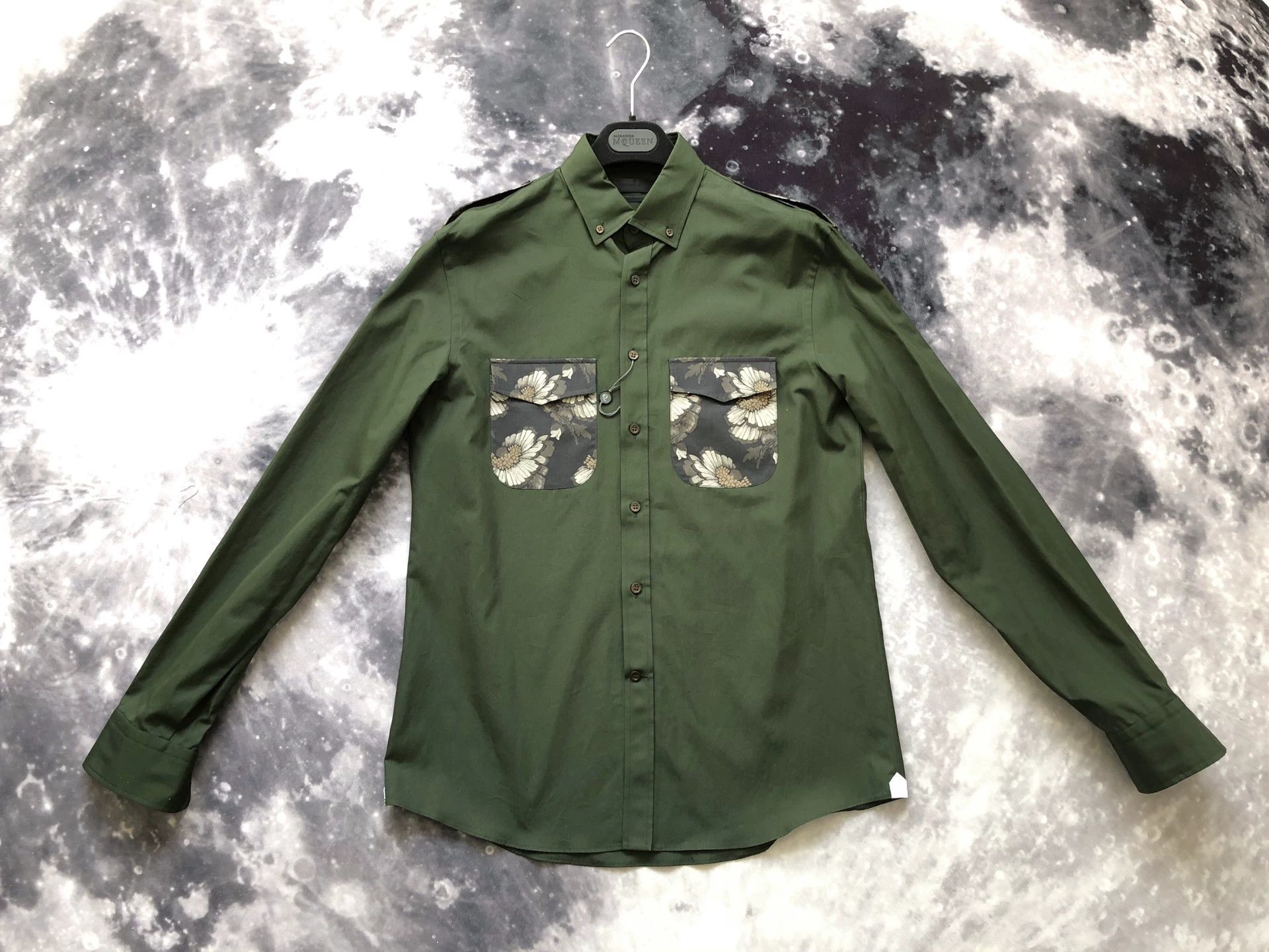 Alexander McQueen Alexander McQueen Flower Patch Shirt Size US M / EU 48-50 / 2 - 1 Thumbnail
